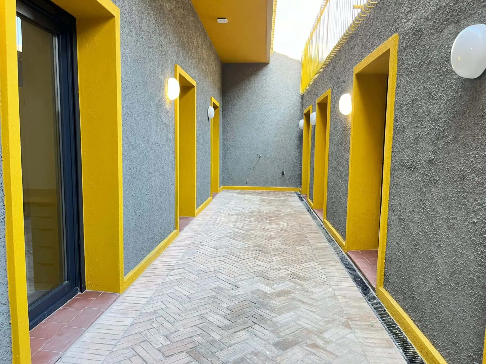 SPC 28037, Madrid – Exterior