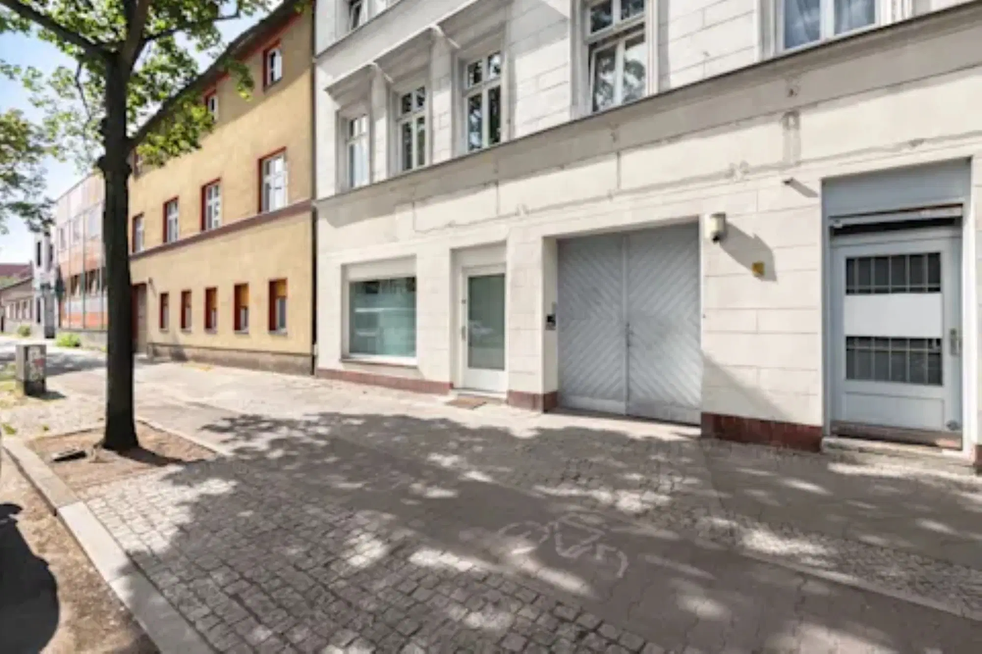 LX 13409, Berlin – Exterior