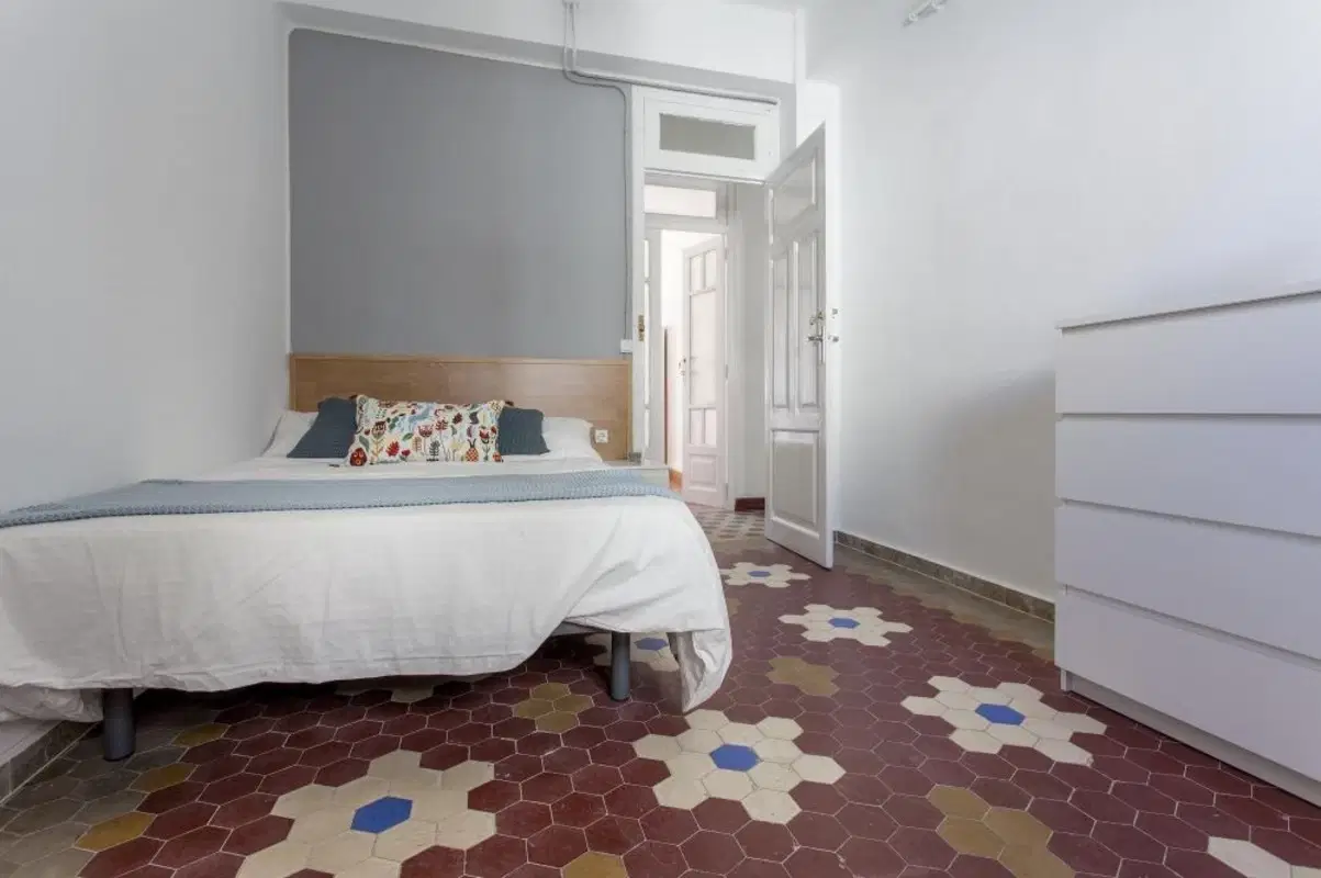 SPC 46004, Valencia – #17486: Room in a 7 Bedroom 2 Bathroom (Gran via De Les Germanies)