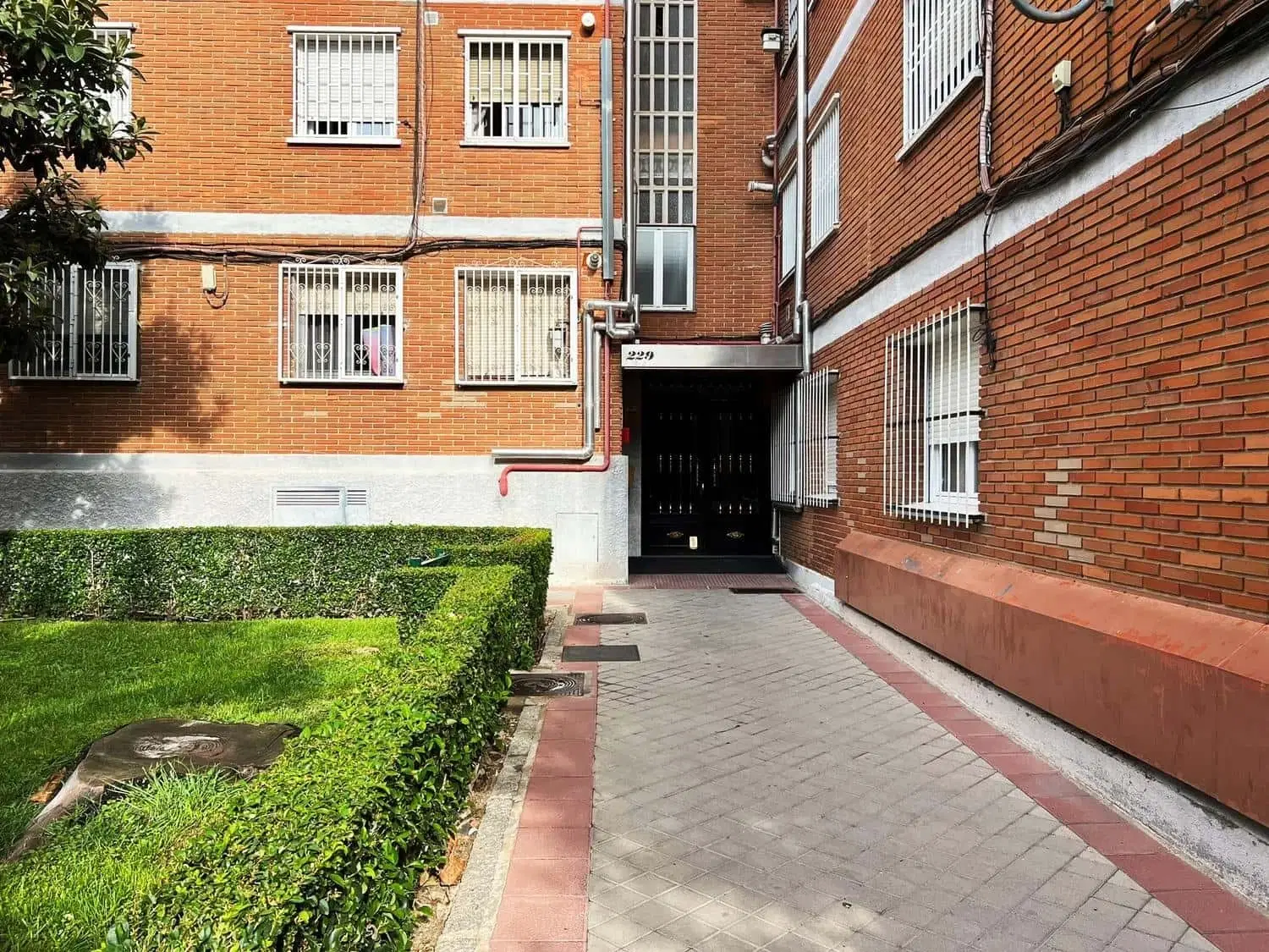 SPC 28047, Madrid – Exterior