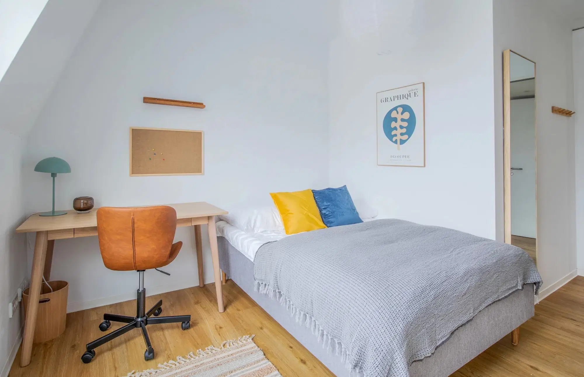 LX 20357, Hamburg – Room in 4 Bedroom 1 Bathroom | Alfred 12 Standard+