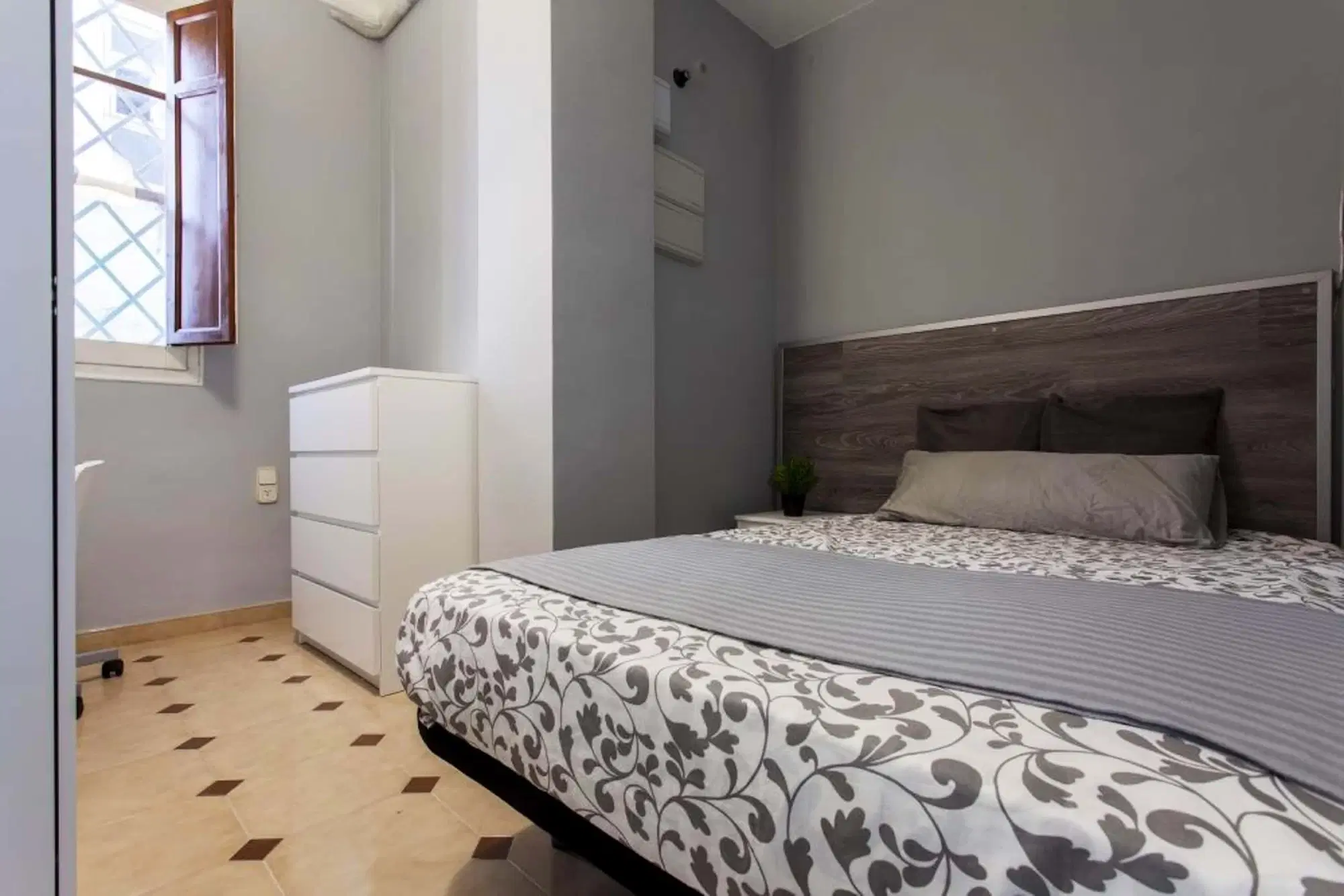 SPC 46005, Valencia – #118694: Room in 7 Bedroom 2 Bathroom (Carrer De Ciscar)