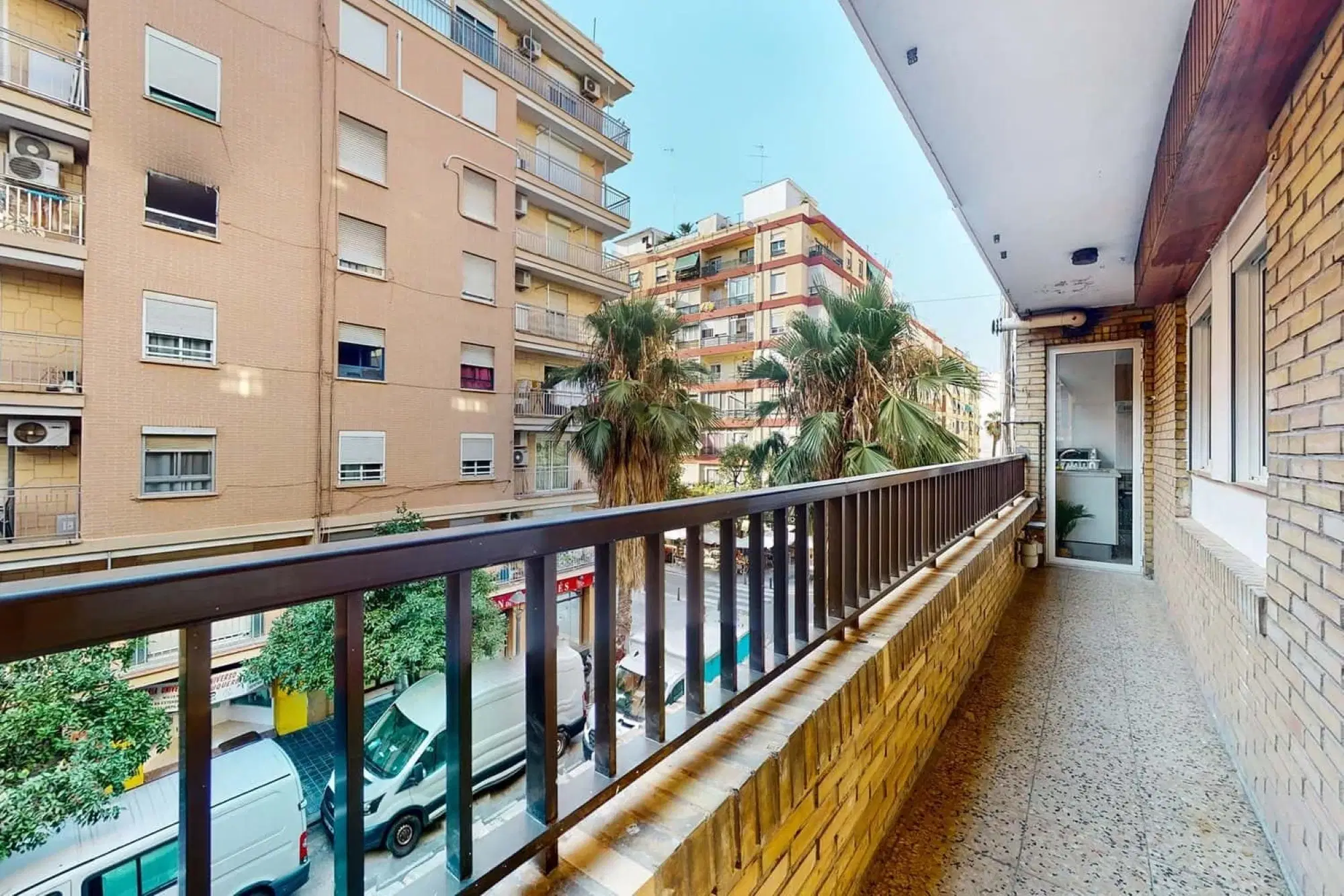 SPC 46023, Valencia – Exterior