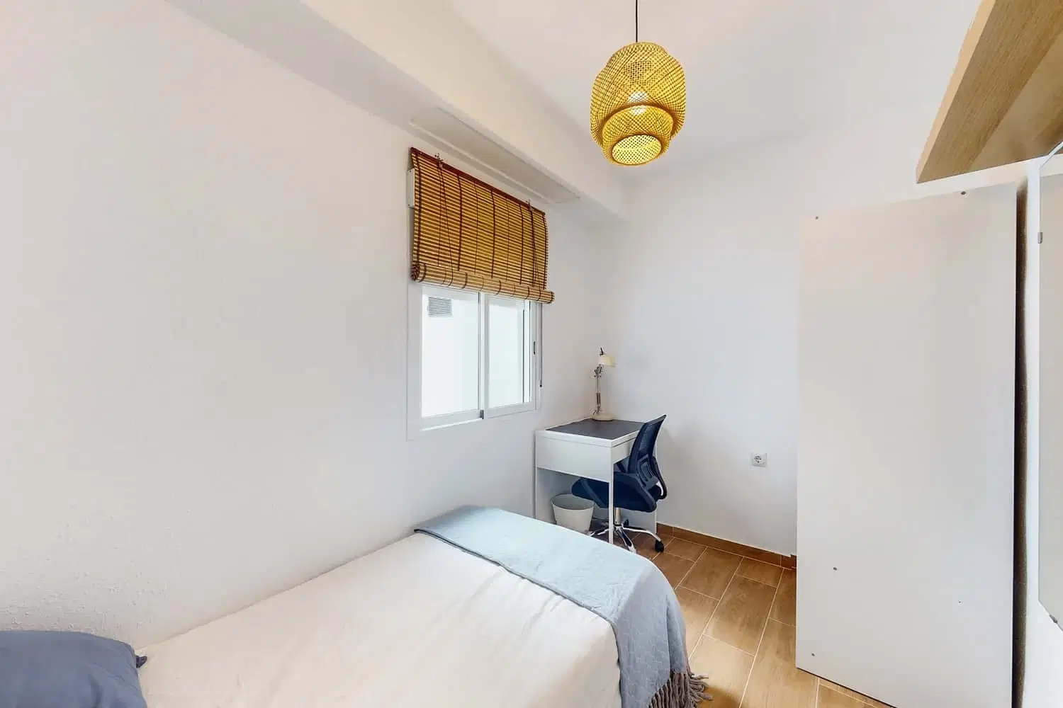 SPC 46023, Valencia – #119900: Room in 5 Bedroom 2 Bathroom (Avinguda Del Port)