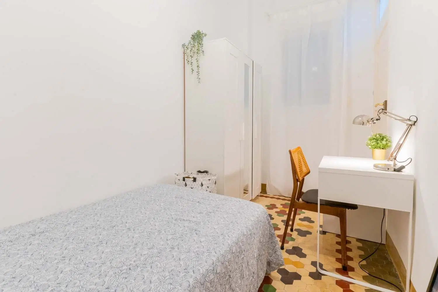 SPC 46003, Valencia – #146287: Room in a 6 Bedroom 2 Bathroom (Carrer De Guillem De Castro)