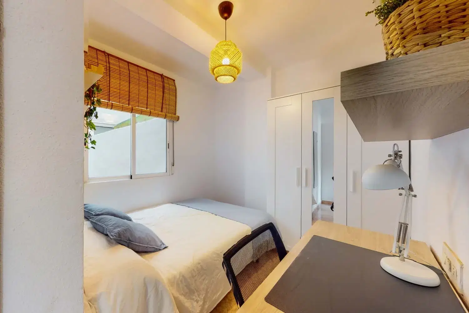 SPC 46011, Valencia – #120952: Room in 4 Bedroom 2 Bathroom (Carrer De Sant Joan De Déu)