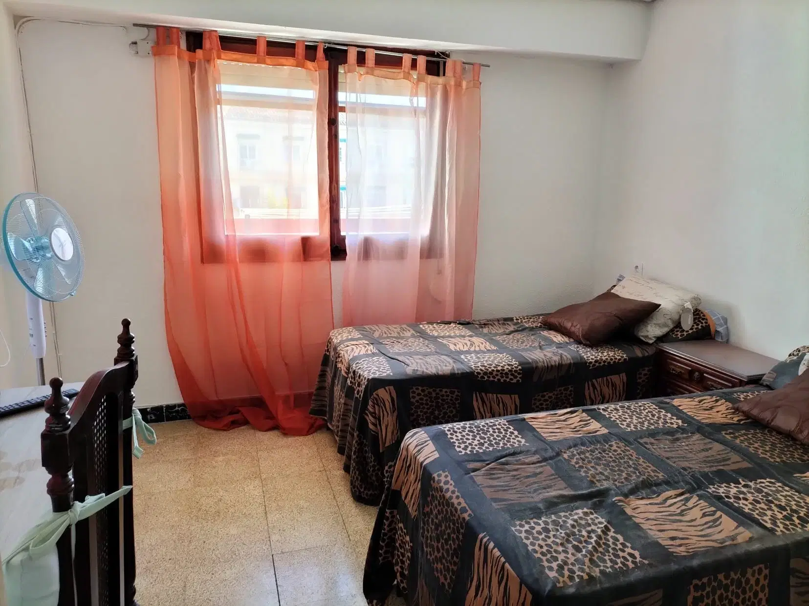 SPC 46011, Valencia – #37756: Room in 2 Bedroom 1 Bathroom (Carrer De L'arquitecte Alfaro)