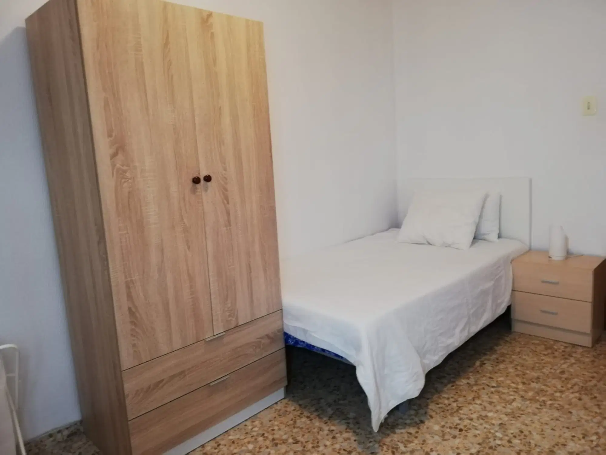 SPC 46011, Valencia – #37739: Room in 3 Bedroom 1 Bathroom (Carrer Del Marí Blas De Lezo)