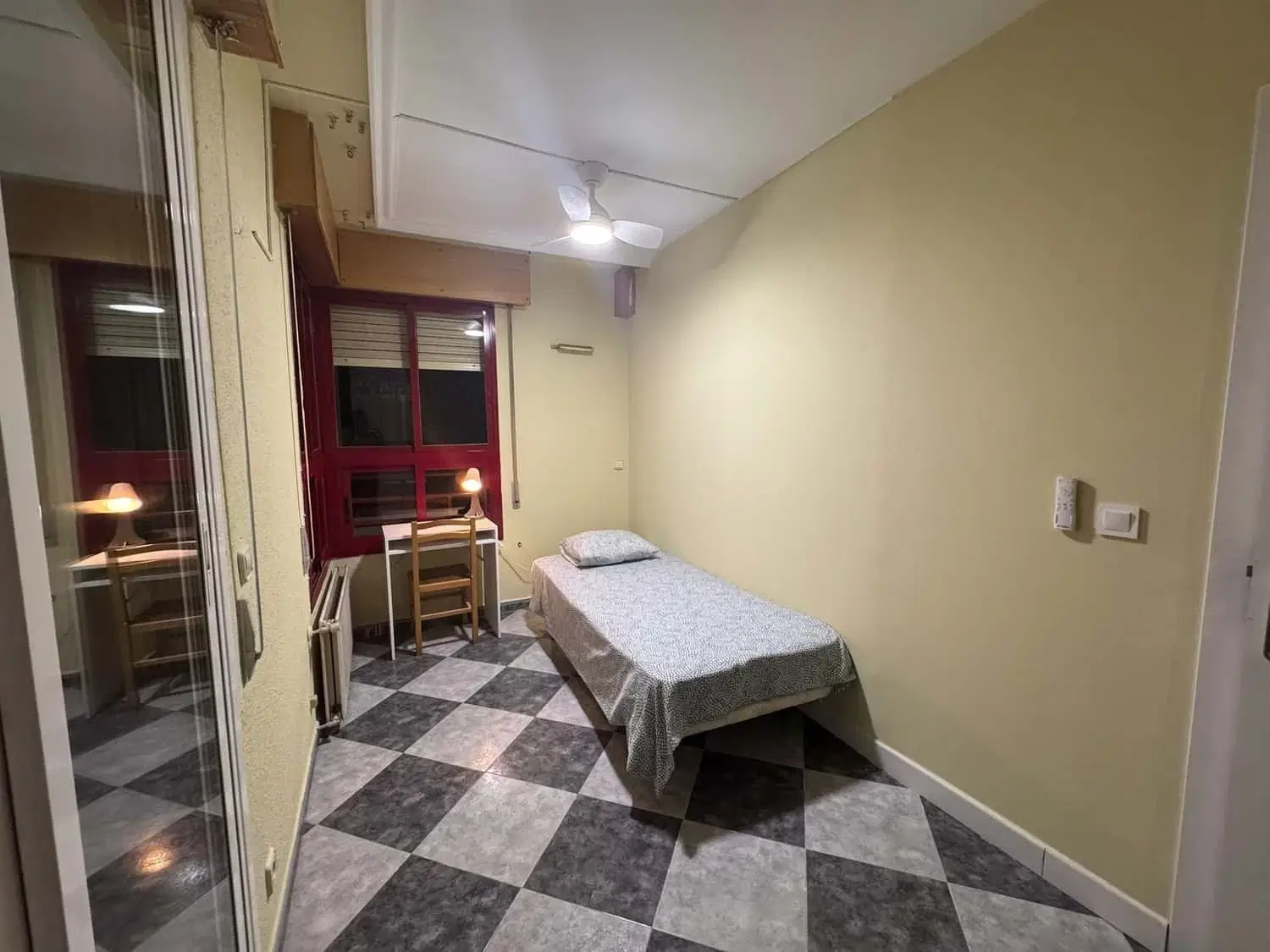 SPC 28053, Madrid – #179812: Room in 5 Bedroom 2 Bathroom (Calle Del Cabo Machichaco)
