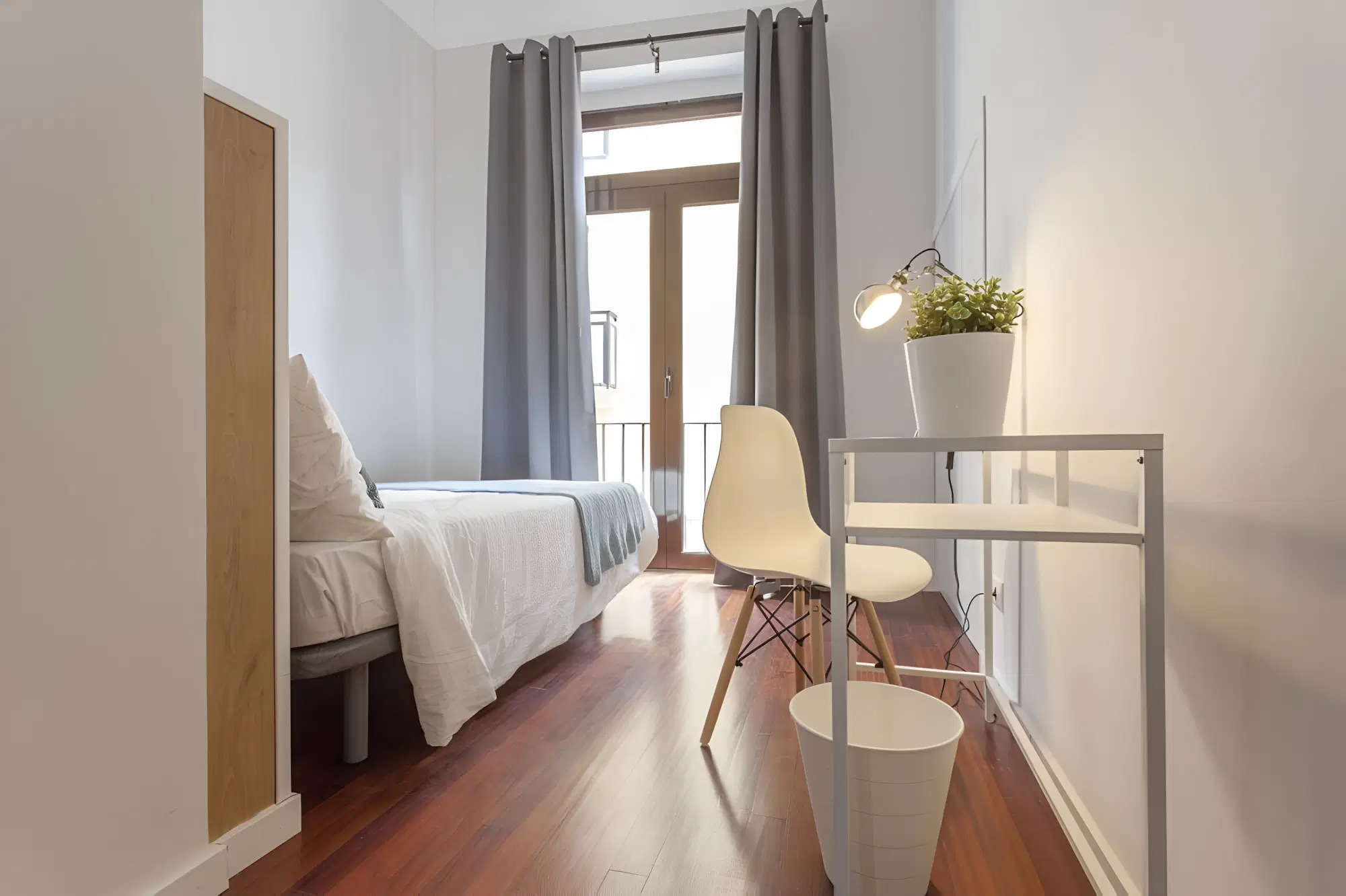 SPC 46001, Valencia – #17645: Room in 13 Bedroom 7 Bathroom (Carrer De Calatrava)