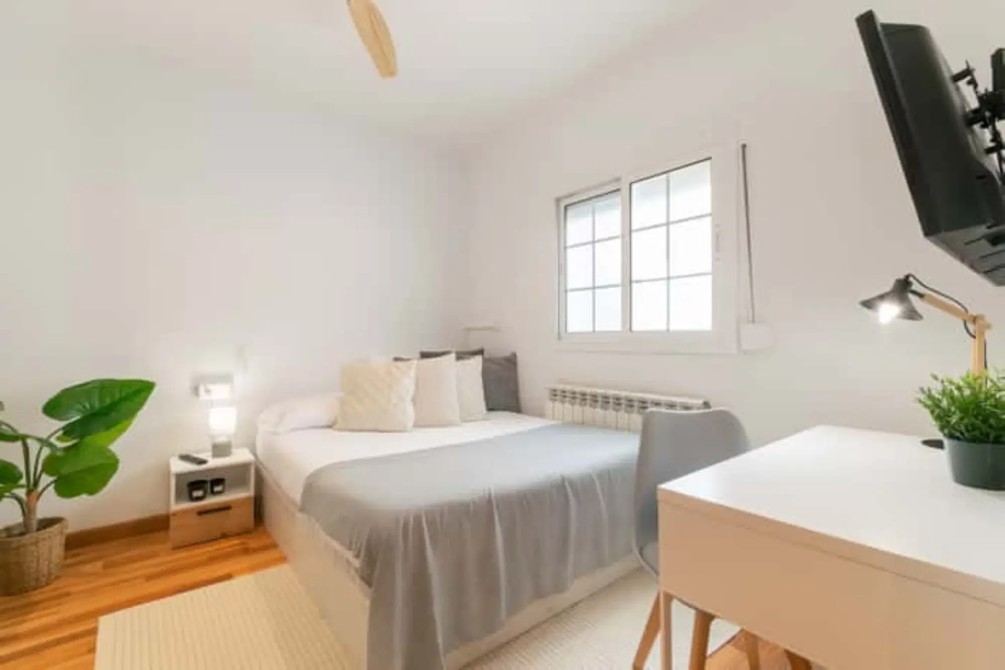 SPC 8017, Barcelona – #135990: Room in 5 Bedroom 2 Bathroom (Via Augusta)