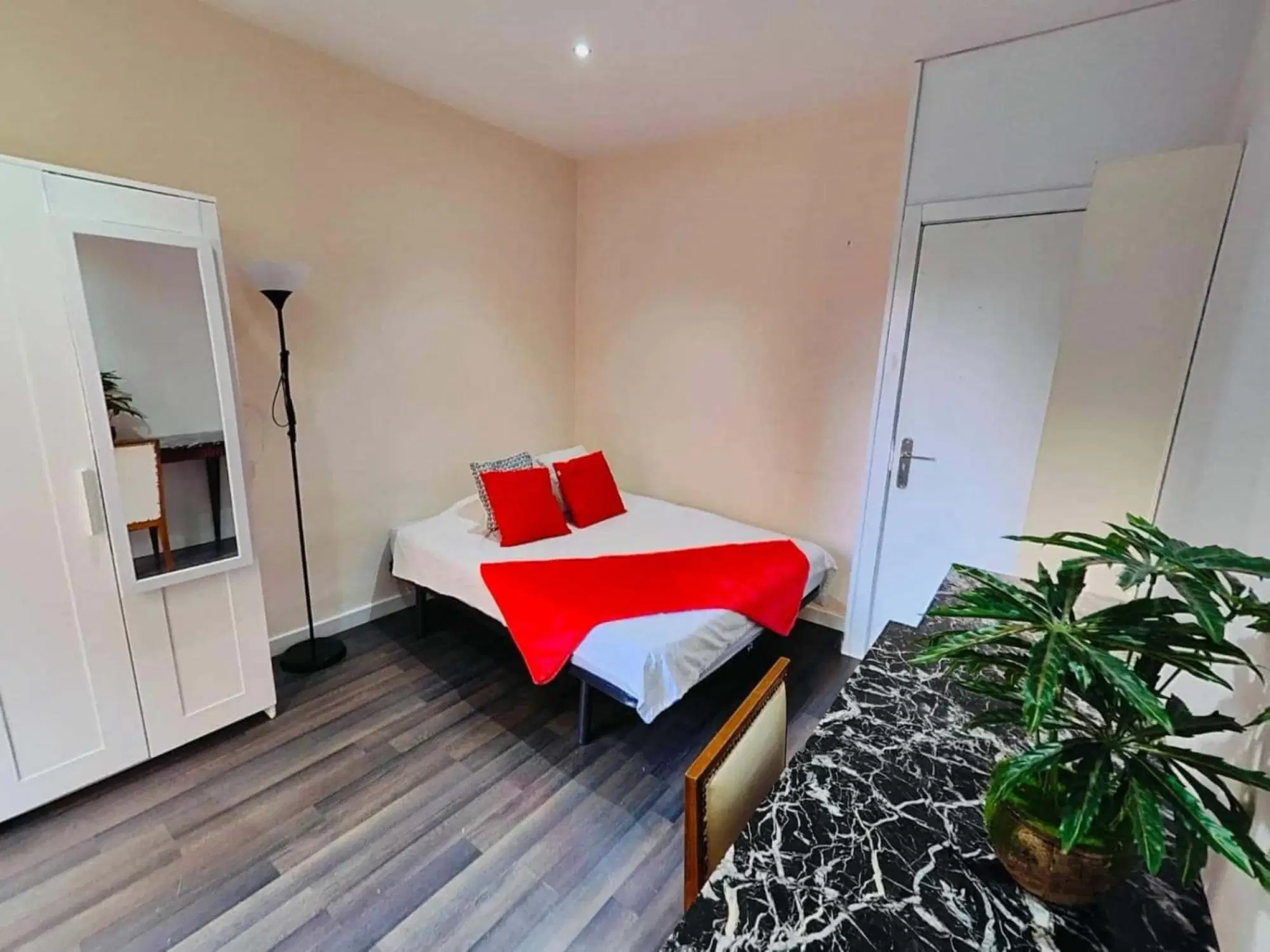SPC 28014, Madrid – #97227: Room in 7 Bedroom 2 Bathroom (Calle De Moratín)