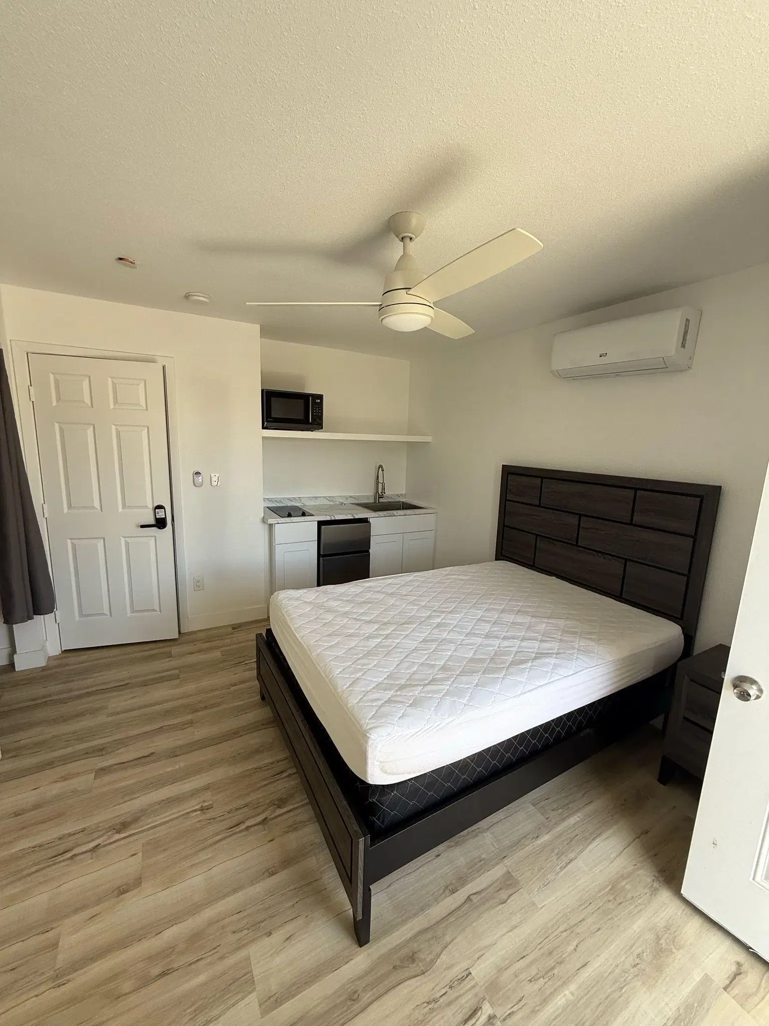PDP 85017, Phoenix – #38170: Room in 9 Bed 9 Bath