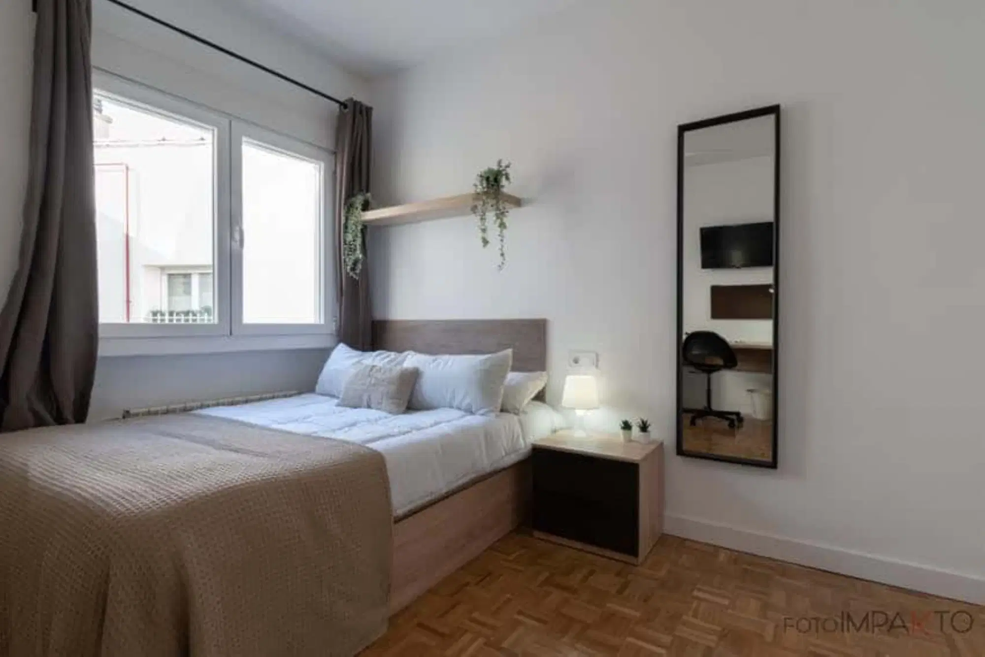 SPC 28029, Madrid – #87072: Room in 6 Bedroom 2 Bathroom (Calle Cuatro Amigos)