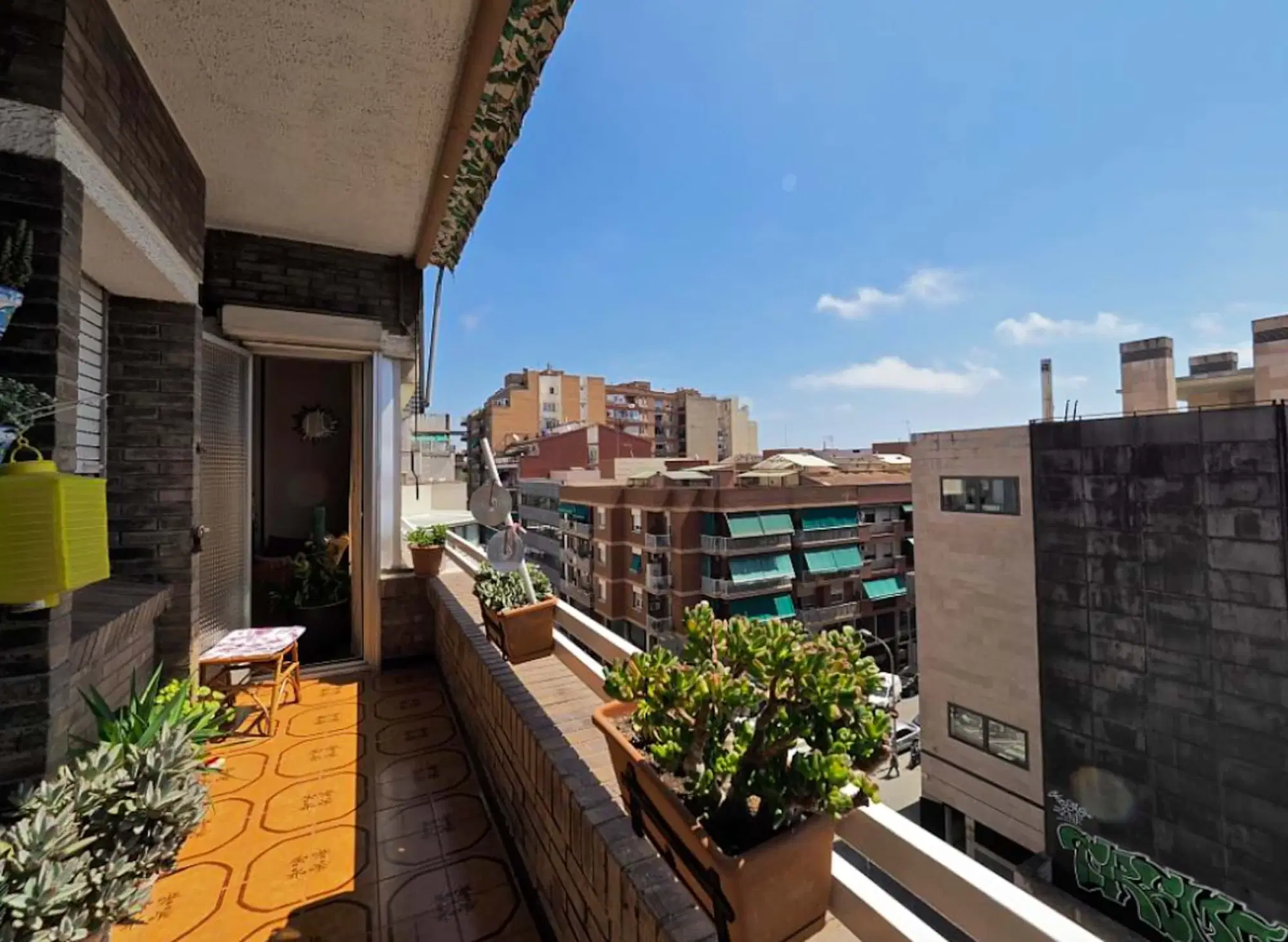 SPC 8004, Barcelona – Exterior