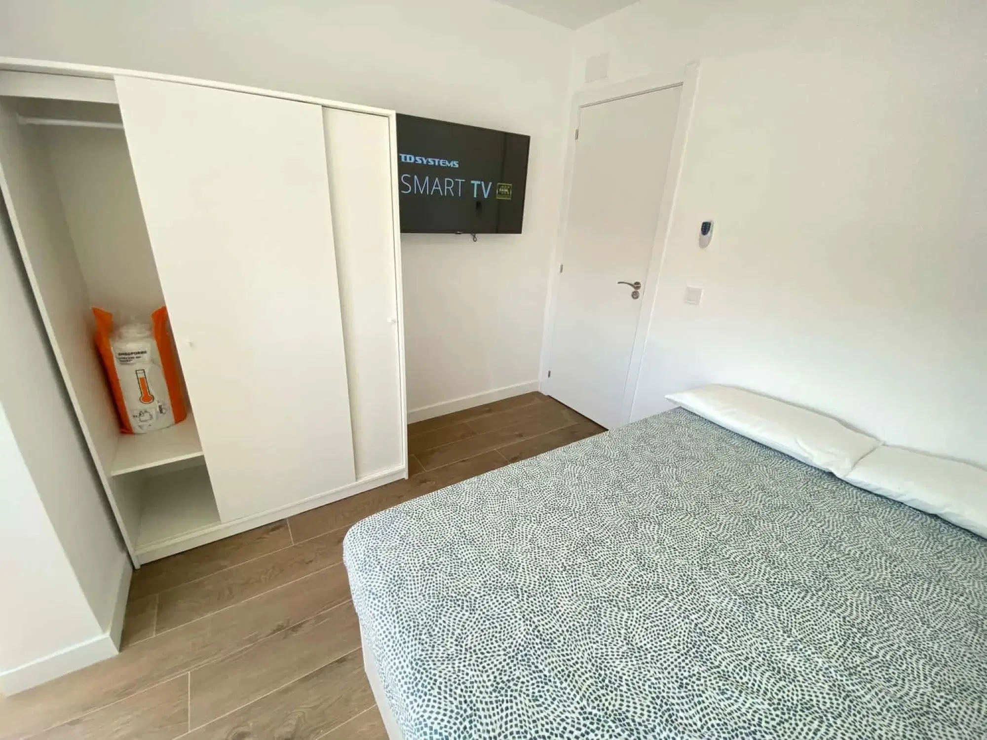 SPC 28041, Madrid – #123491: Room in 4 Bedroom 1 Bathroom (Calle Orio)
