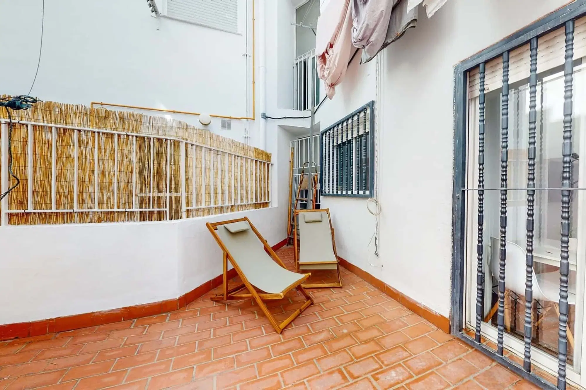 SPC 46024, Valencia – Exterior