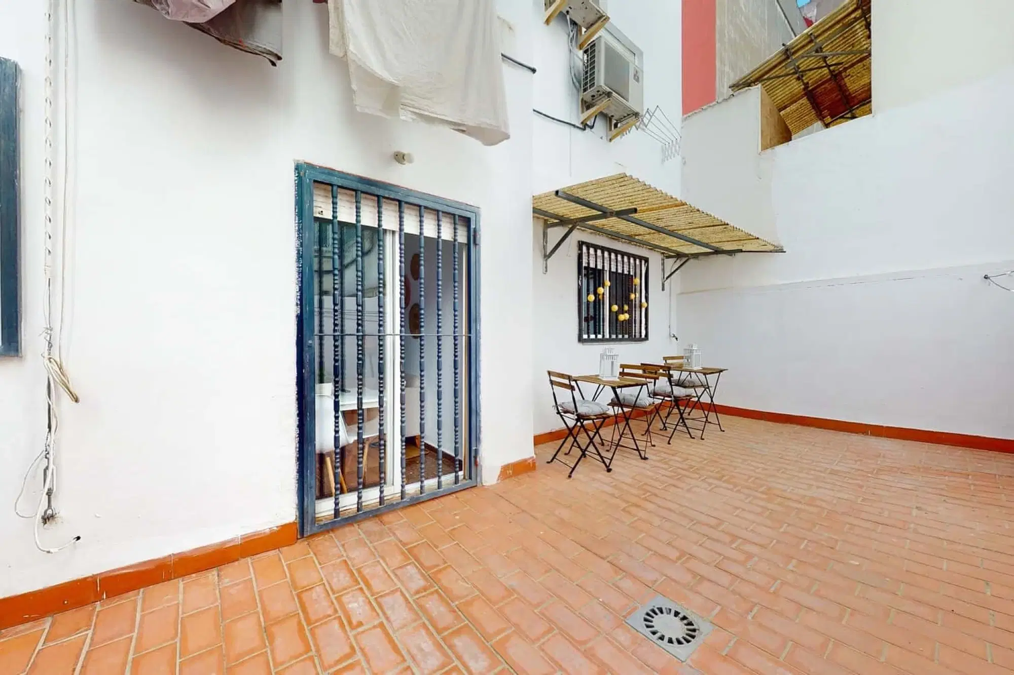 SPC 46024, Valencia – Exterior