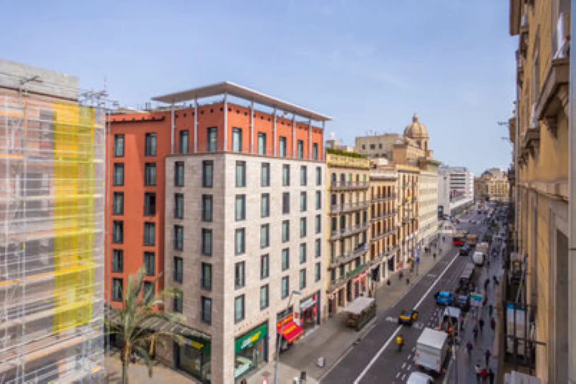 HC 8001, Barcelona – Exterior