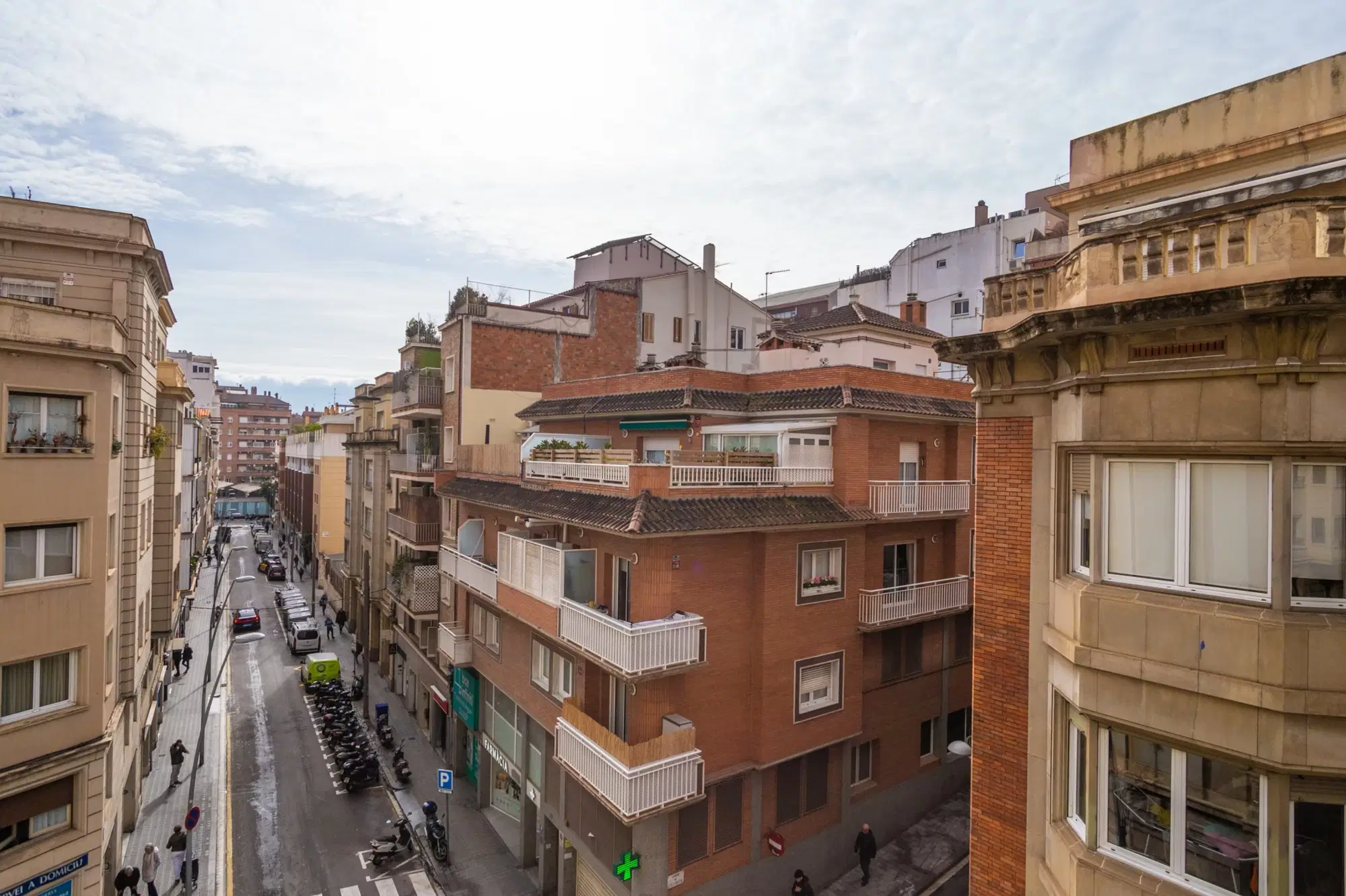 HC 8022, Barcelona – Exterior