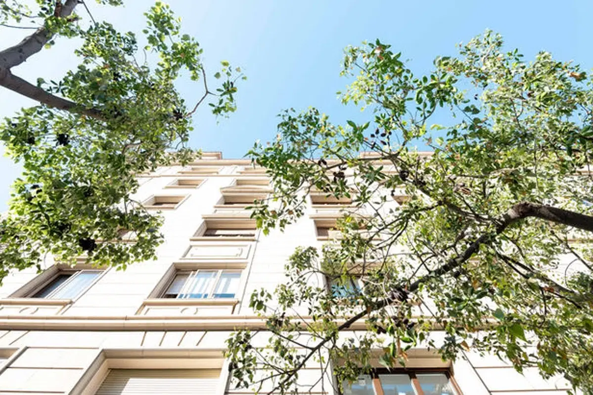 HC 8011, Barcelona – Exterior