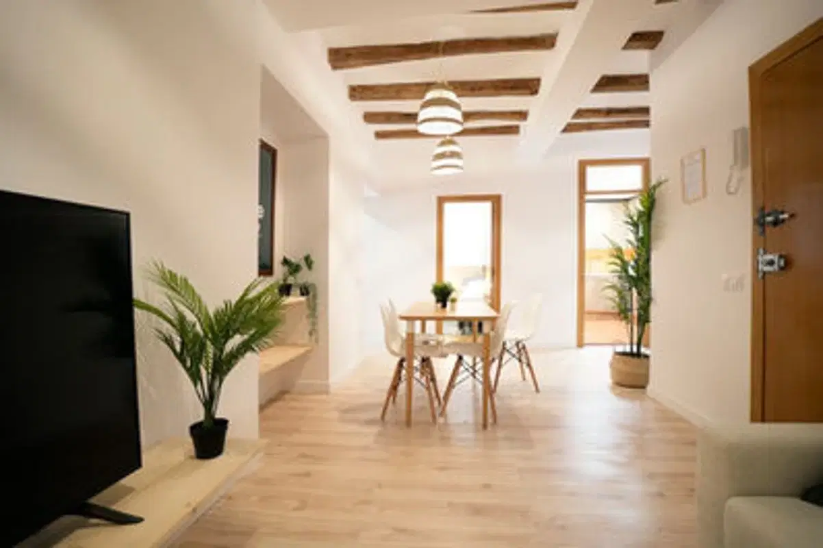 HC 8001, Barcelona – Room in 4 Bedroom 1 Bathroom | Guardia