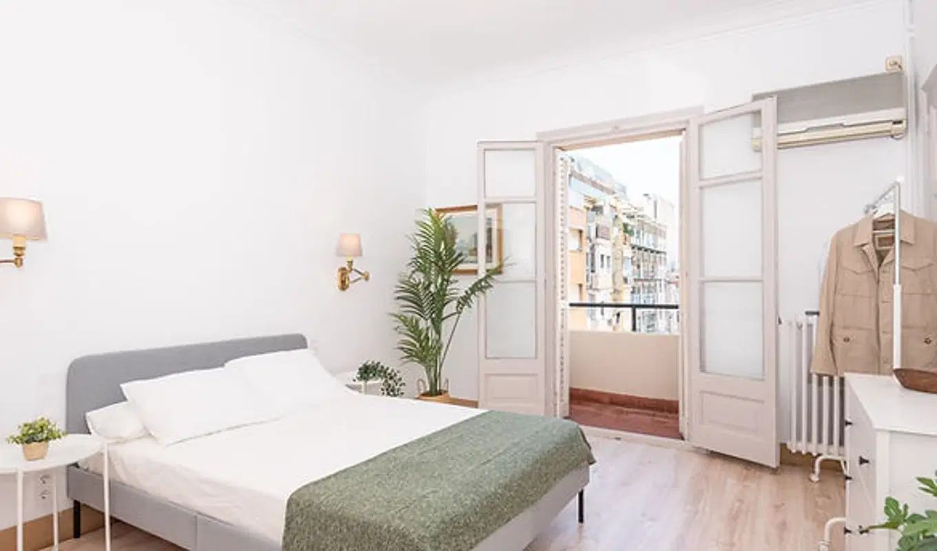 HC 8011, Barcelona – Room in 6 Bedroom 2 Bathroom | Urgell