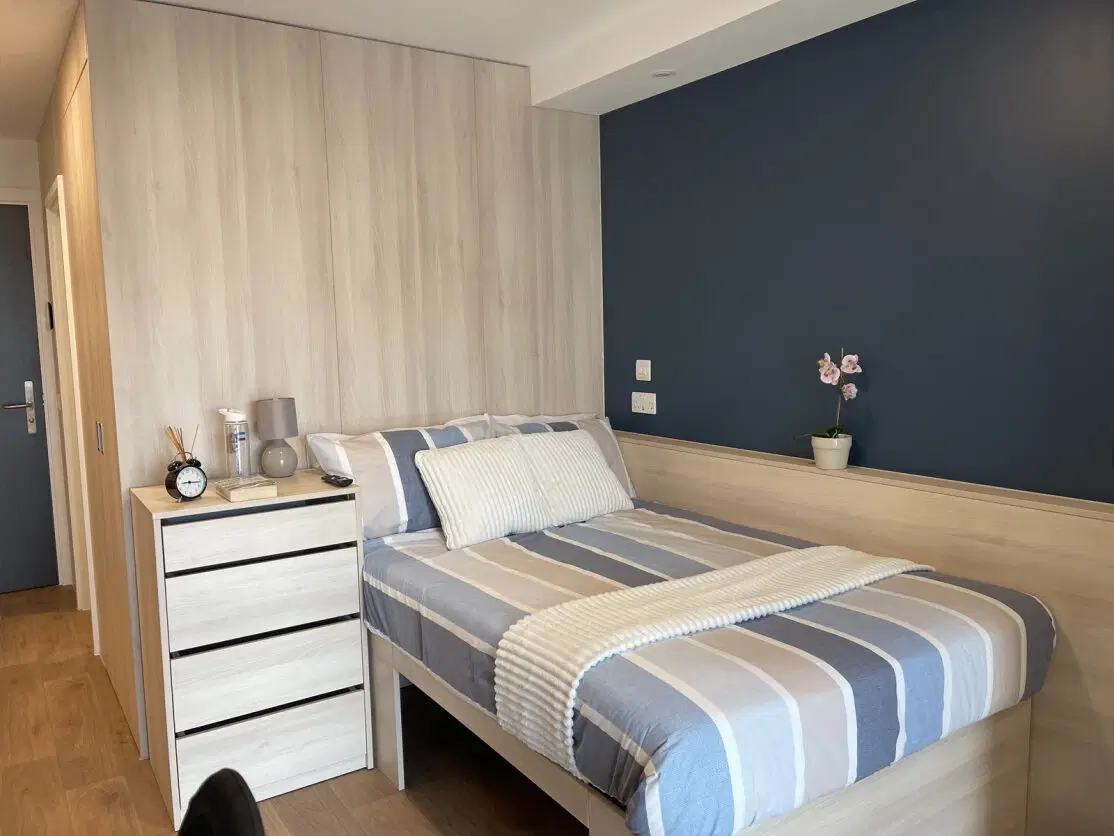 Unilife High Street, Southampton – Premium Plus Studio