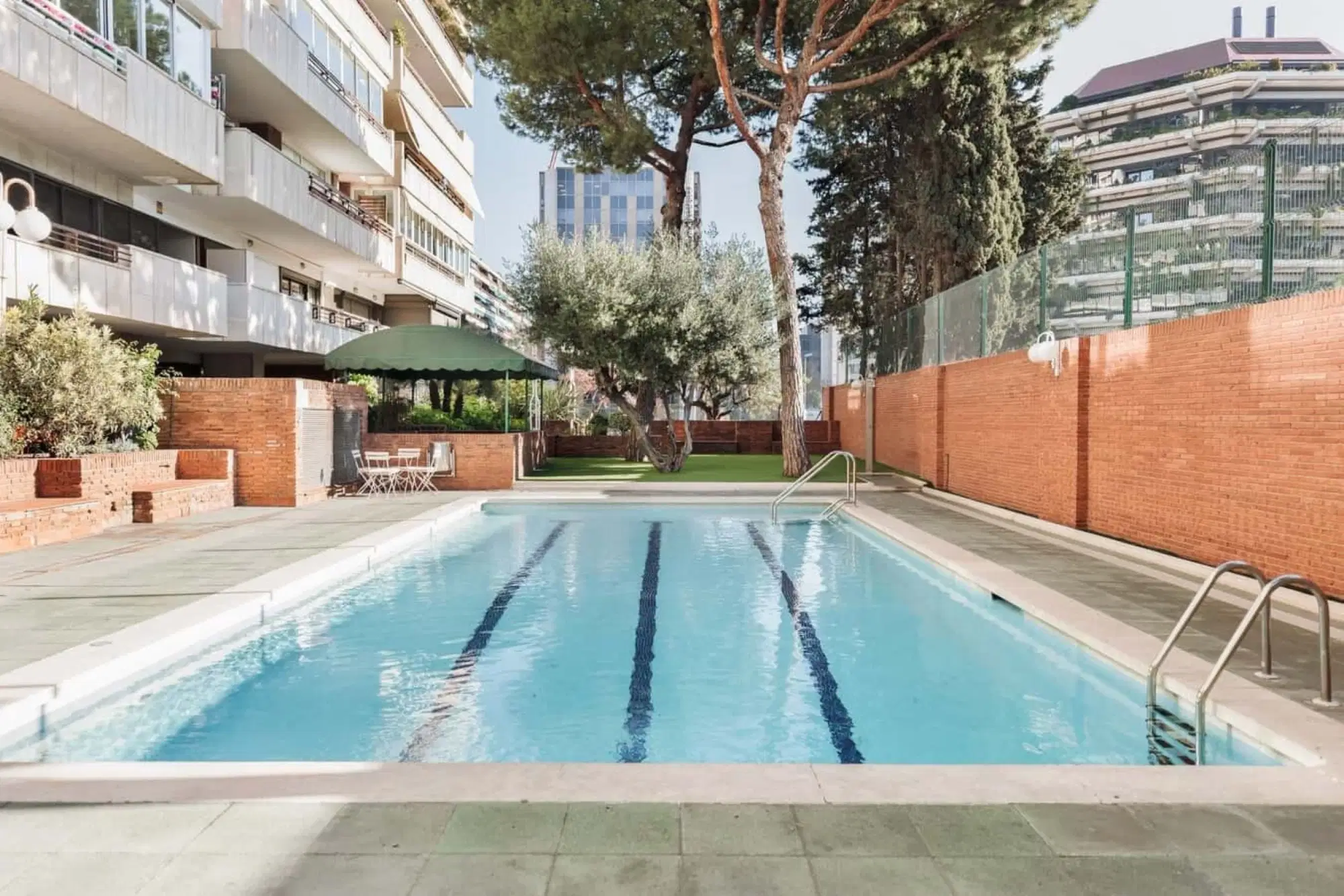 SPC 8034, Barcelona – Amenities
