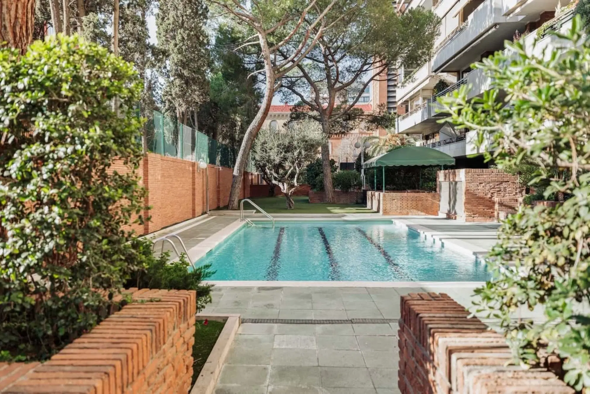 SPC 8034, Barcelona – Amenities