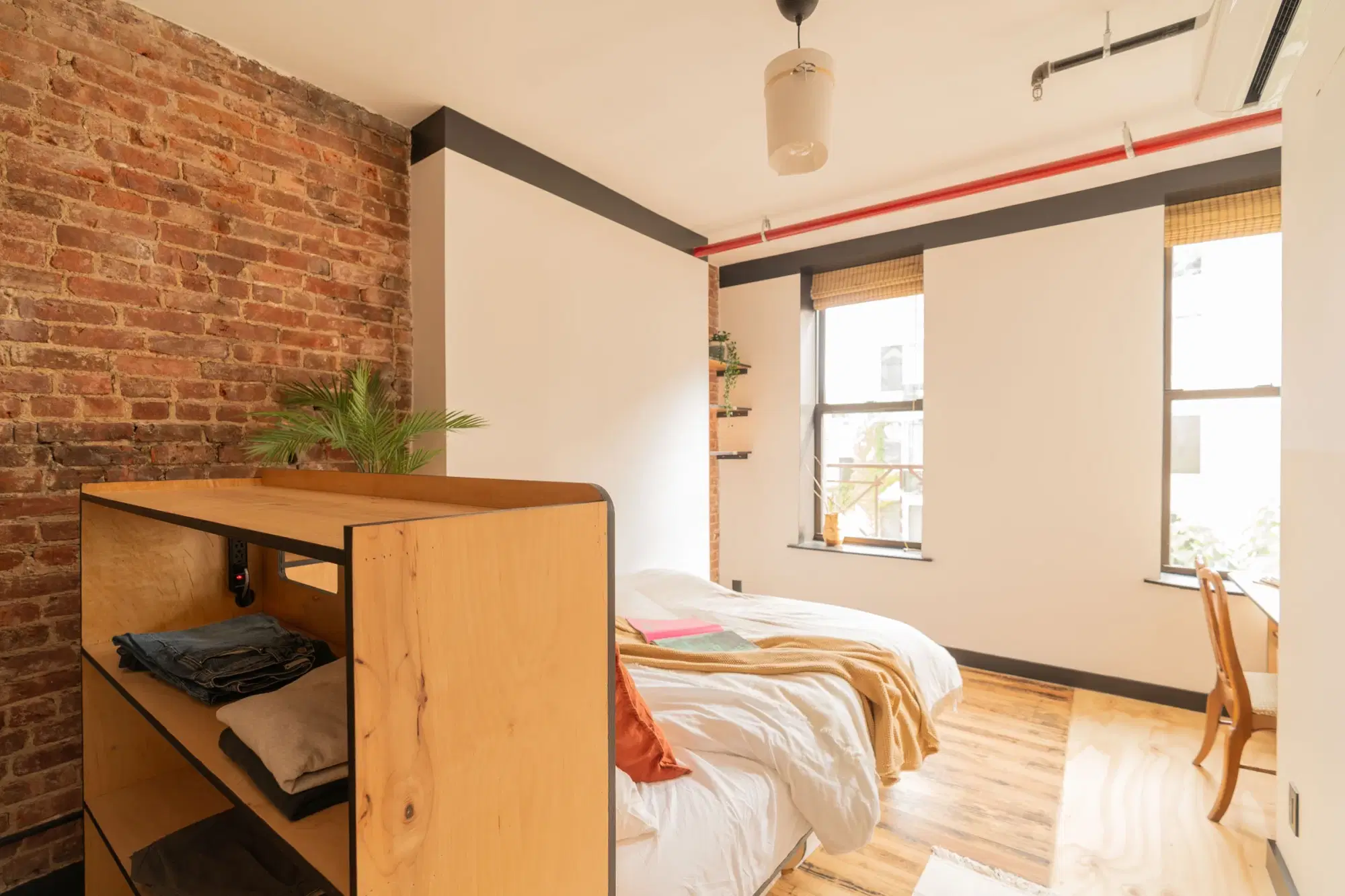 Greenpoint 625, New York – Classic Room in 8 Bed 4 Bath (Unit 1)