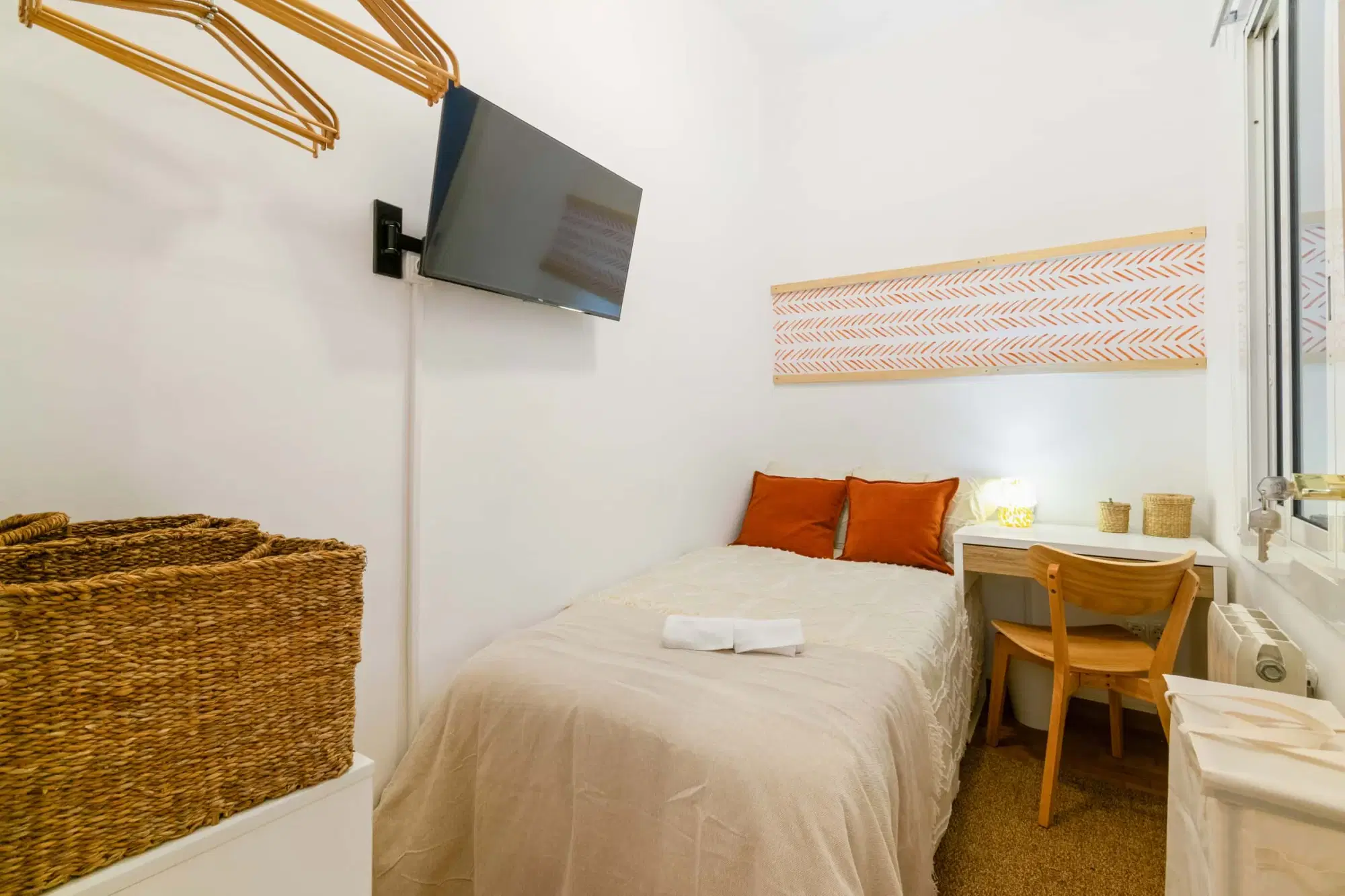 SPC 8004, Barcelona – #179103: Room in 4 Bedroom 2 Bathroom (Gran via De Les Corts Catalanes)