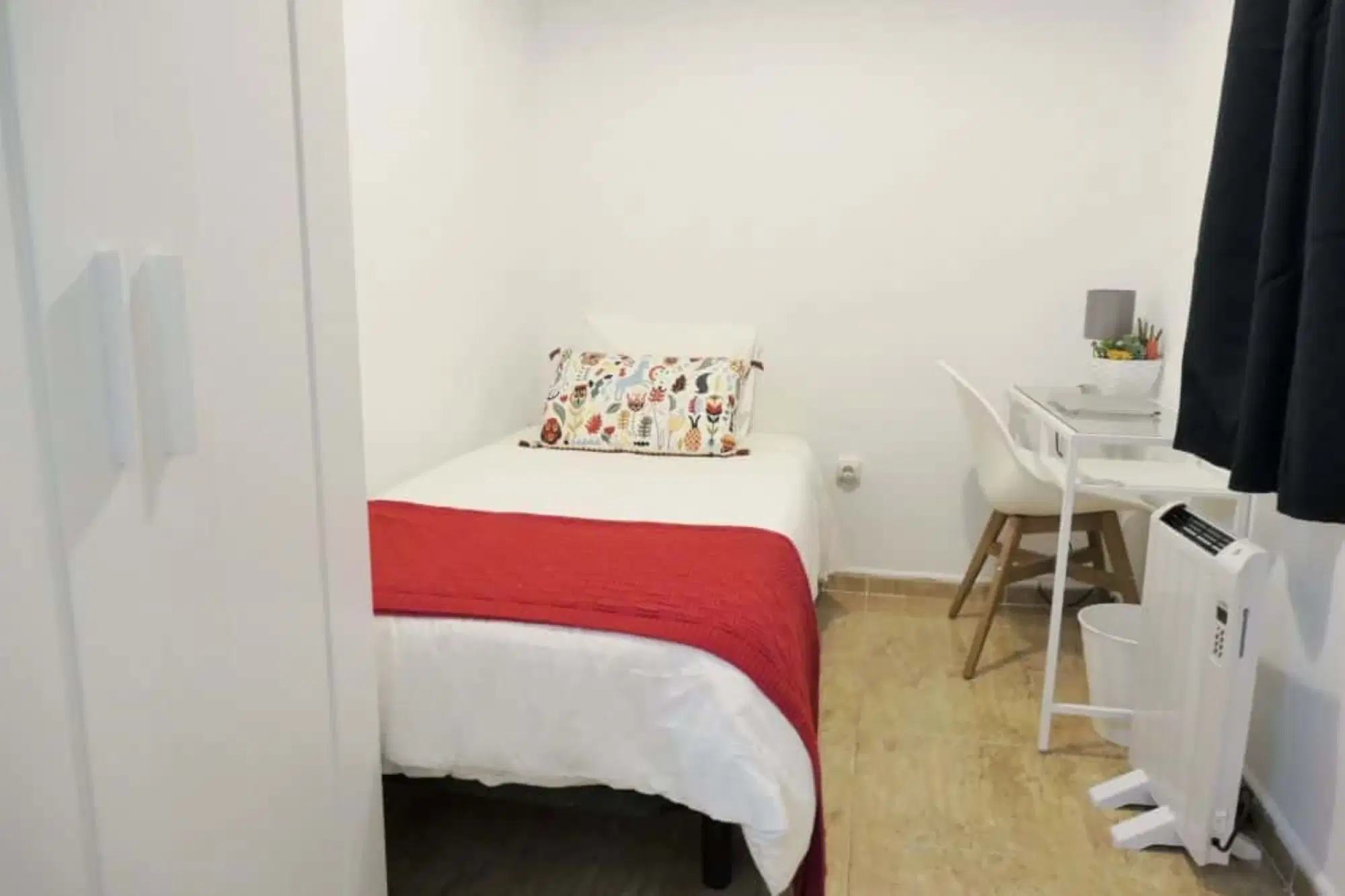 SPC 8004, Barcelona – #83637: Room in 4 Bedroom 1 Bathroom (Carrer De Cabanes)