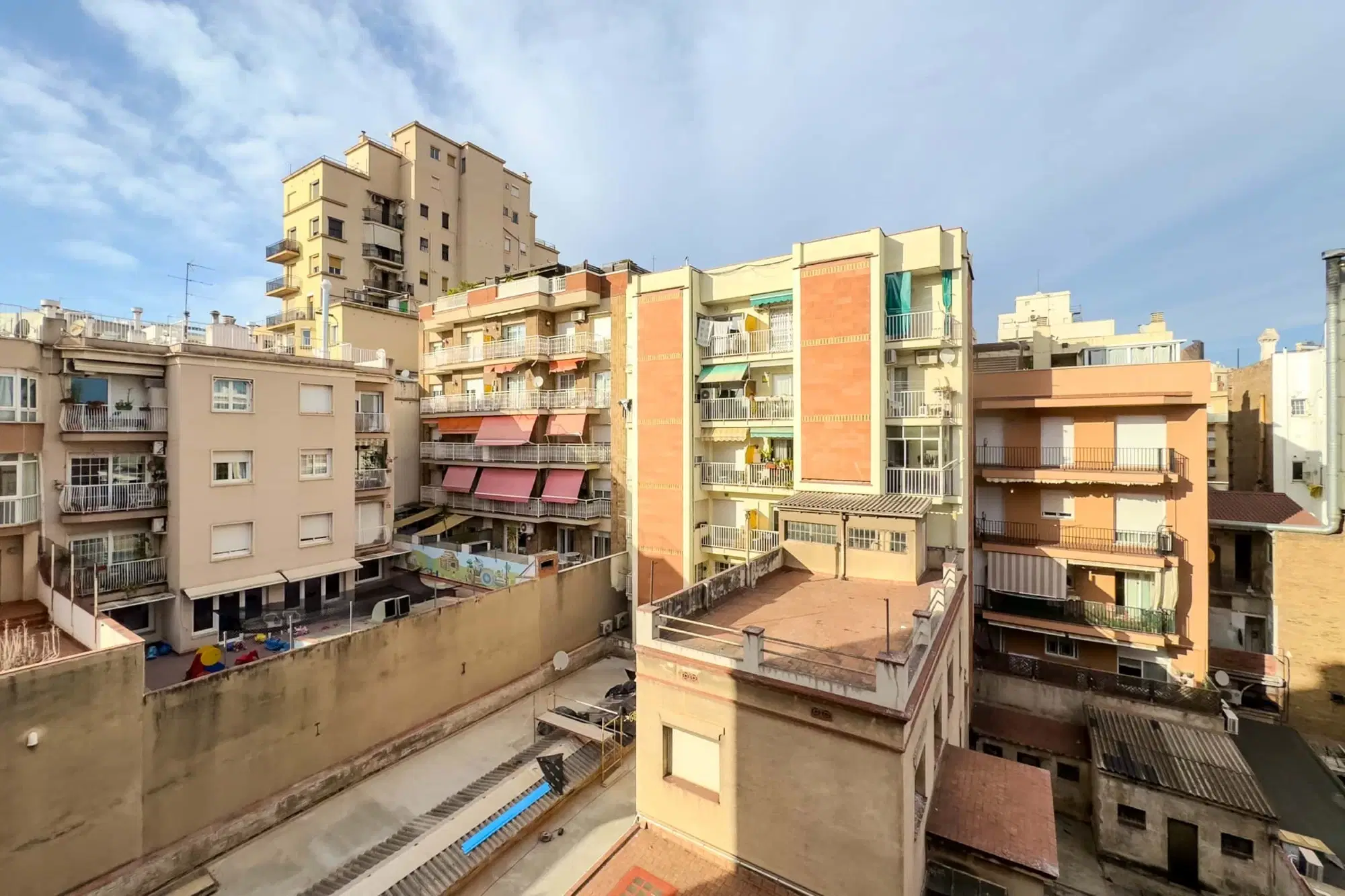 SPC 8930, Sant Adrià de Besòs – Exterior