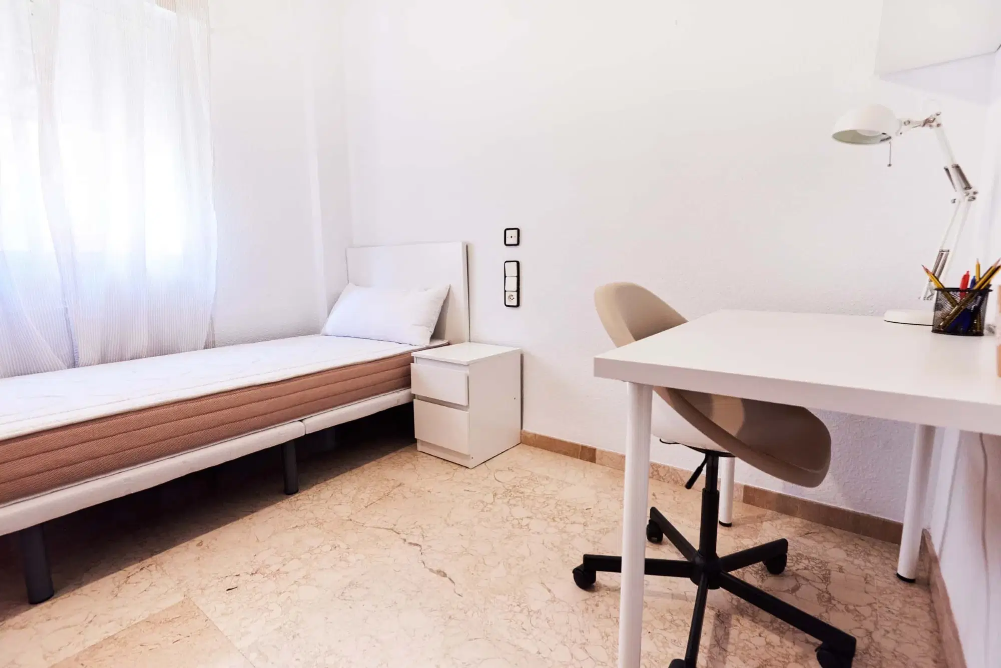 SPC 41010, Sevilla – #101625: Room in 4 Bedroom 2 Bathroom (Calle Campoamor)