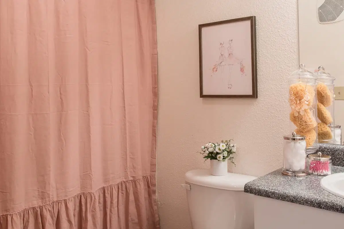 The Holly, Lubbock – Bathroom
