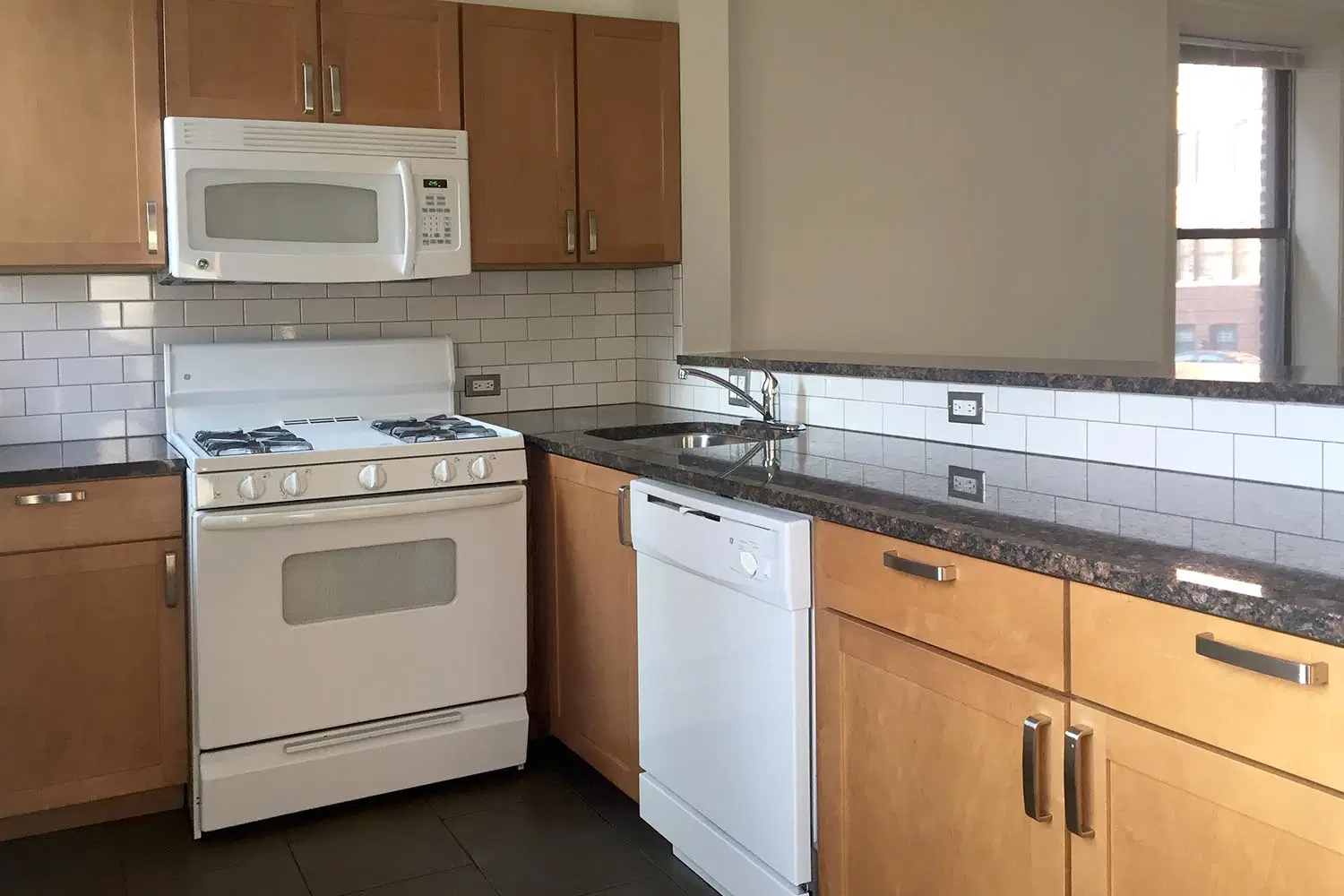 5400-5406 S. Maryland Avenue, Chicago – Kitchen