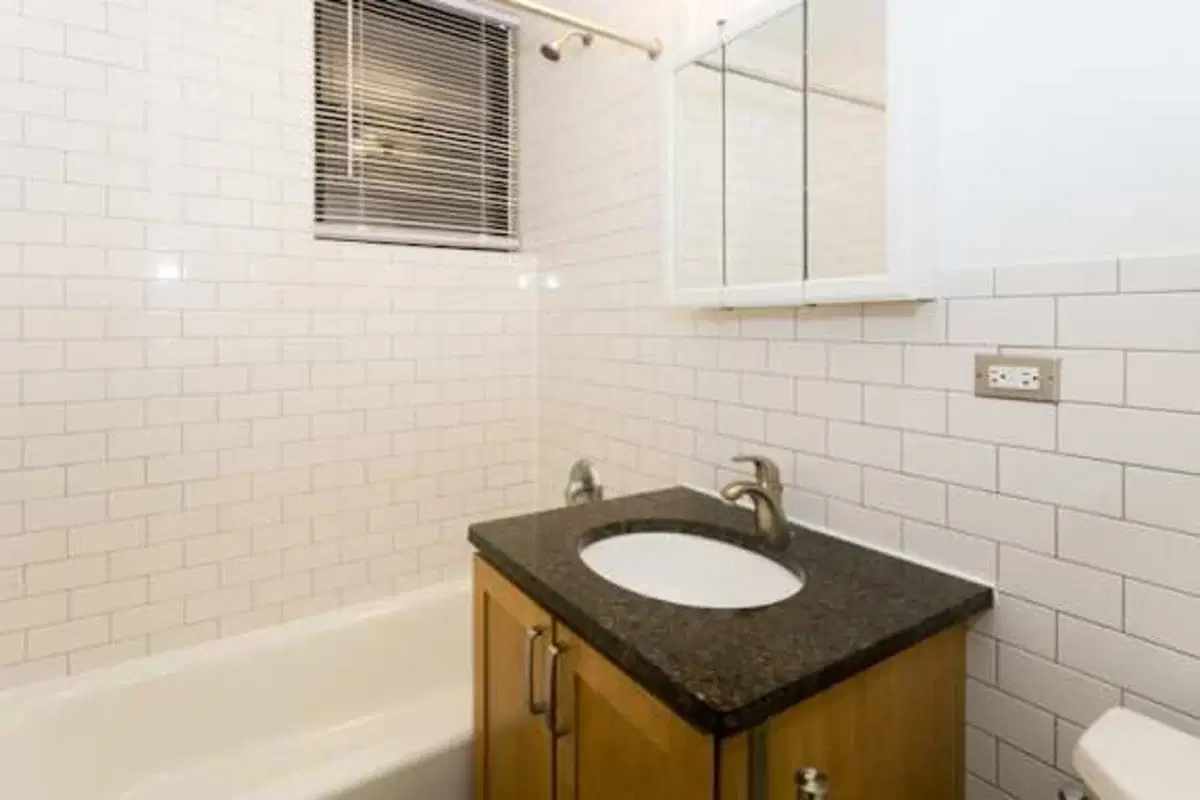 5400-5406 S. Maryland Avenue, Chicago – 4 Bed 1 Bath