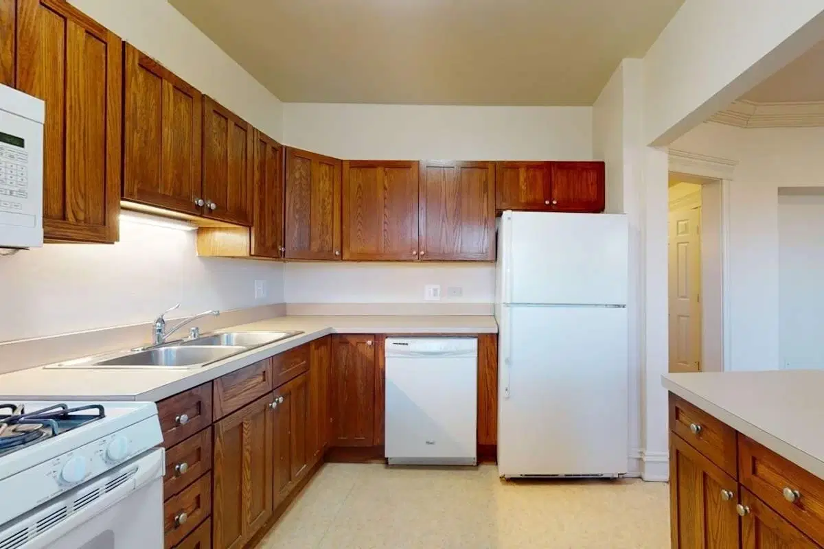 5623 S. Dorchester, Chicago – Kitchen