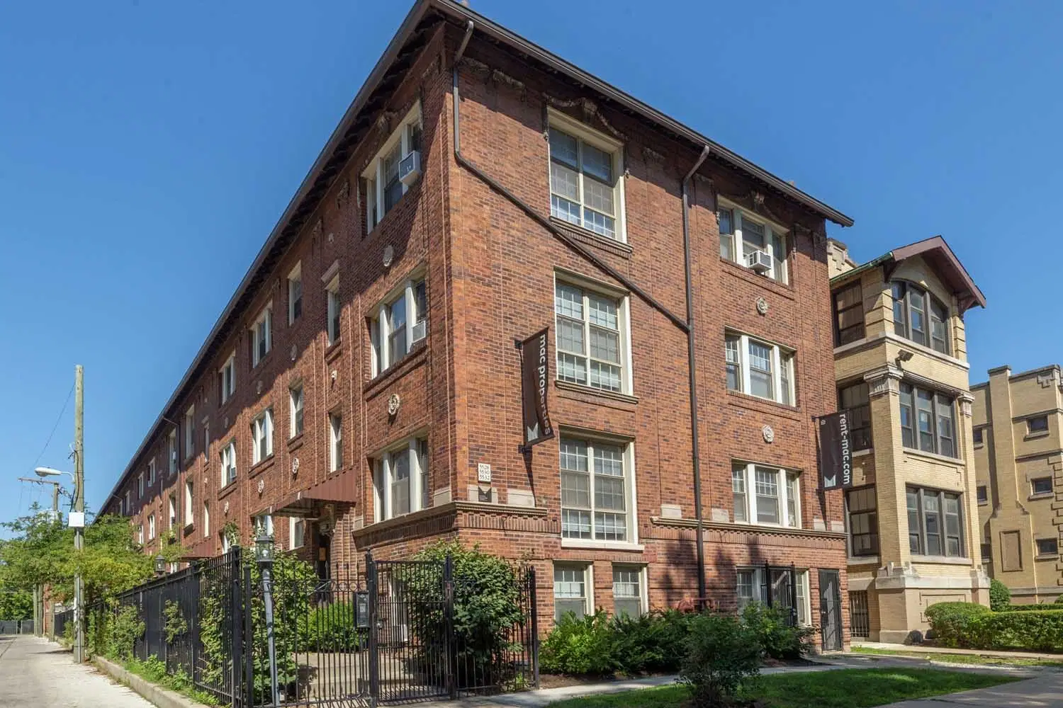 5528 S. Cornell Avenue, Chicago – Exterior