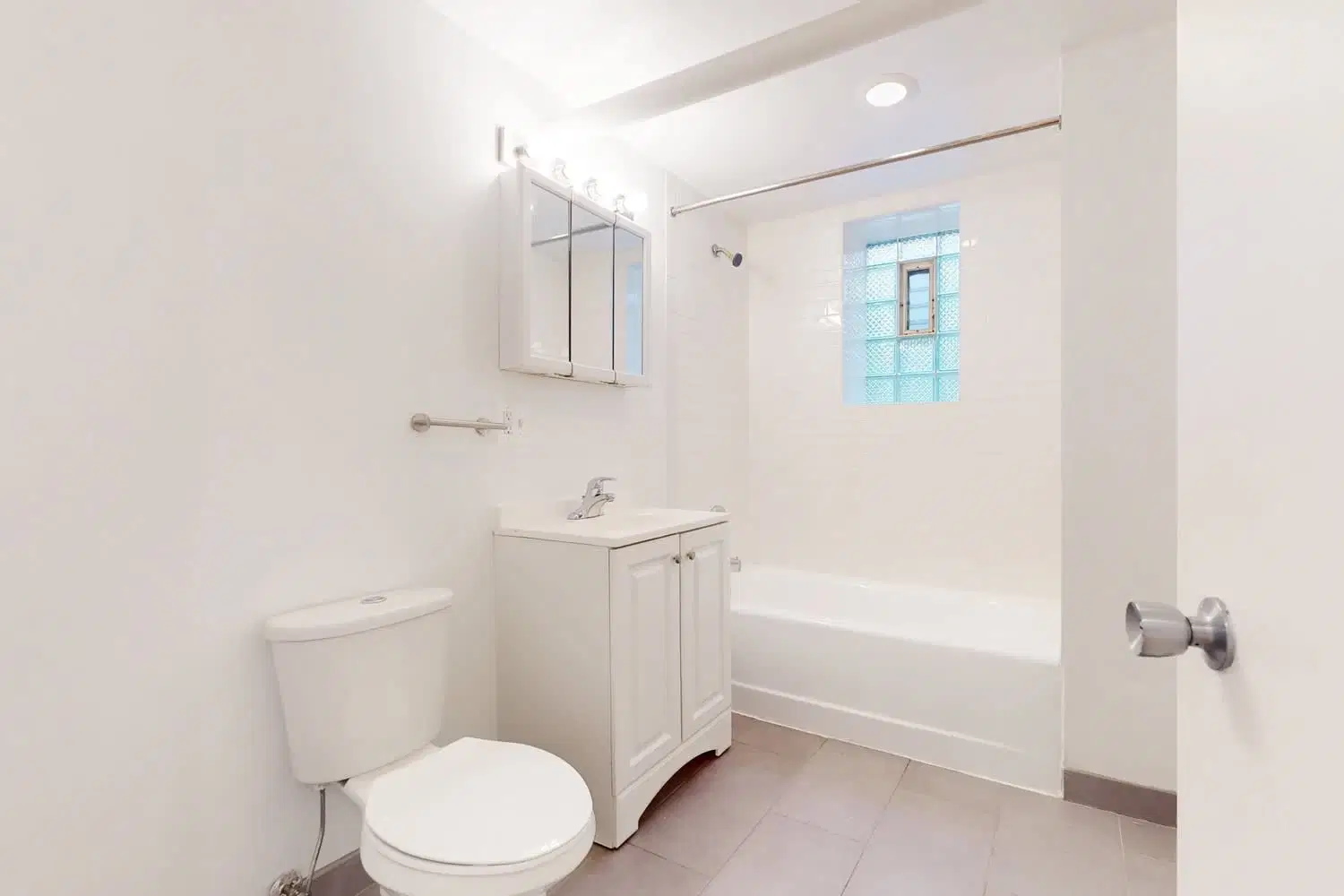 1358 E. 58th Street, Chicago – Bathroom