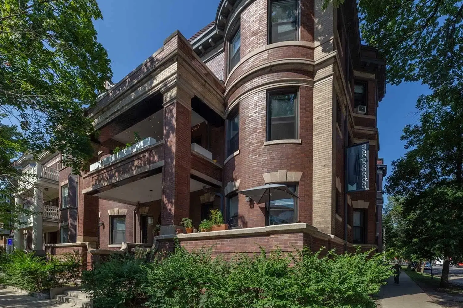 5700 S. Blackstone Avenue, Chicago – Exterior