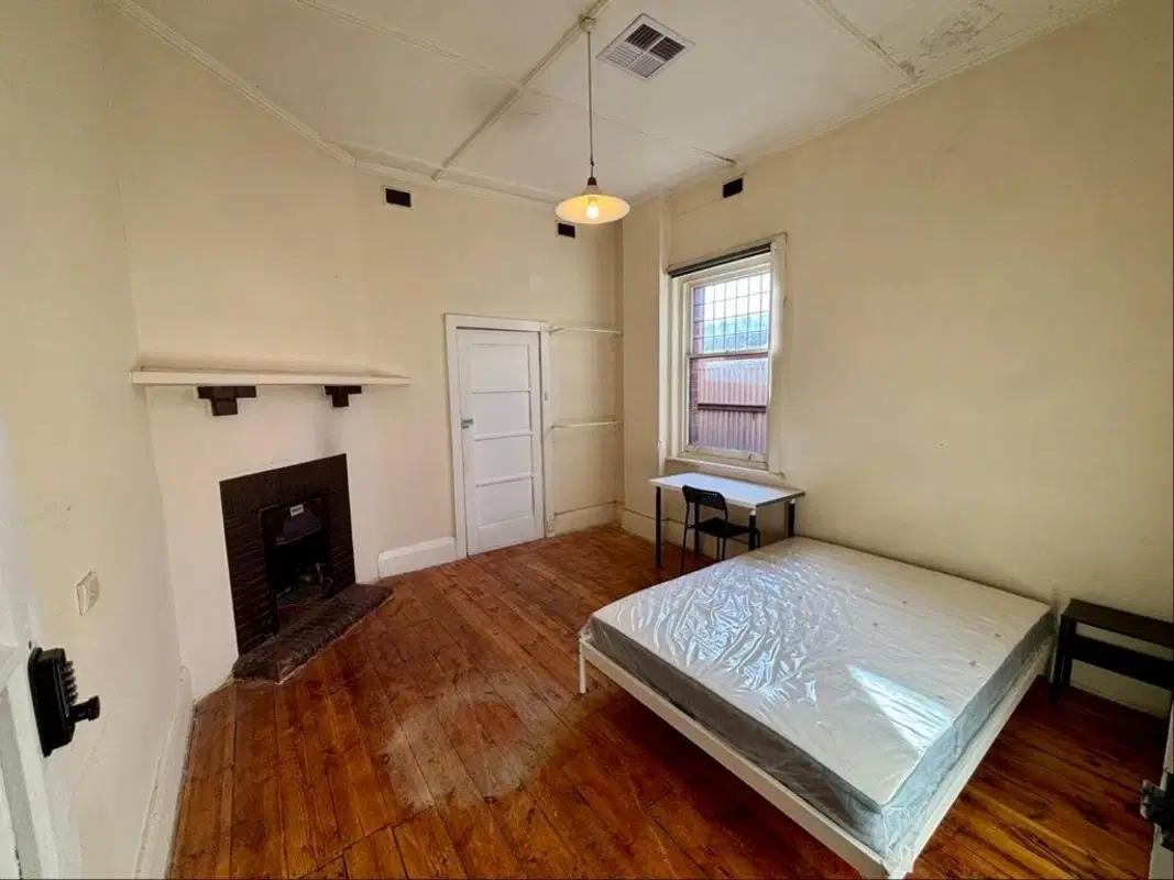 Room in a 4 Bedroom Apartment, 198 Mead St, Largs Bay, Australia SA 5016 – Room 2
