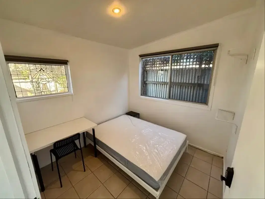 Room in a 4 Bedroom Apartment, 198 Mead St, Largs Bay, Australia SA 5016 – Room 1
