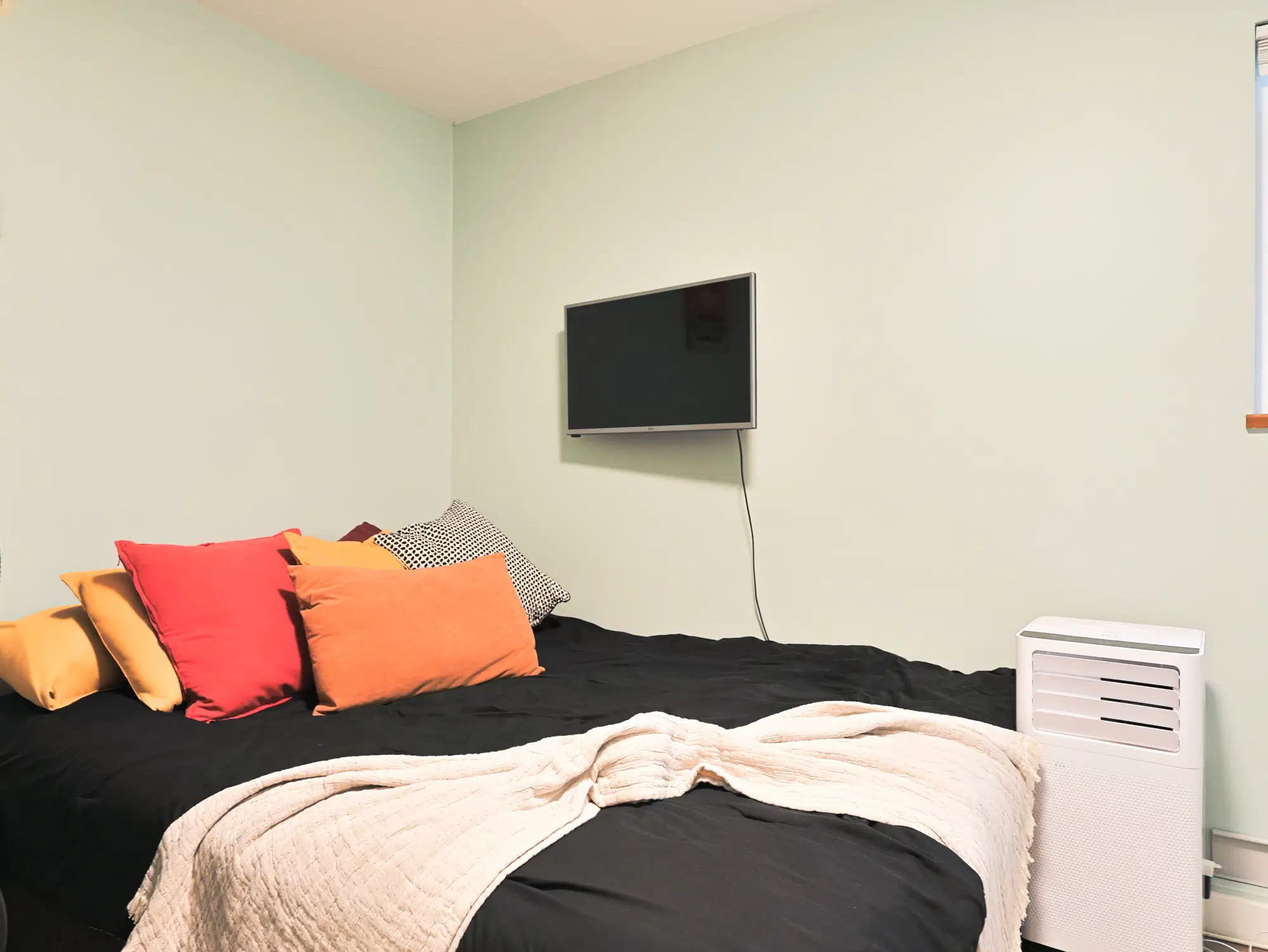 2577 E 43rd Ave, Vancouver – Room in a 1 Bed 1 Bath | Tokyo Master Room