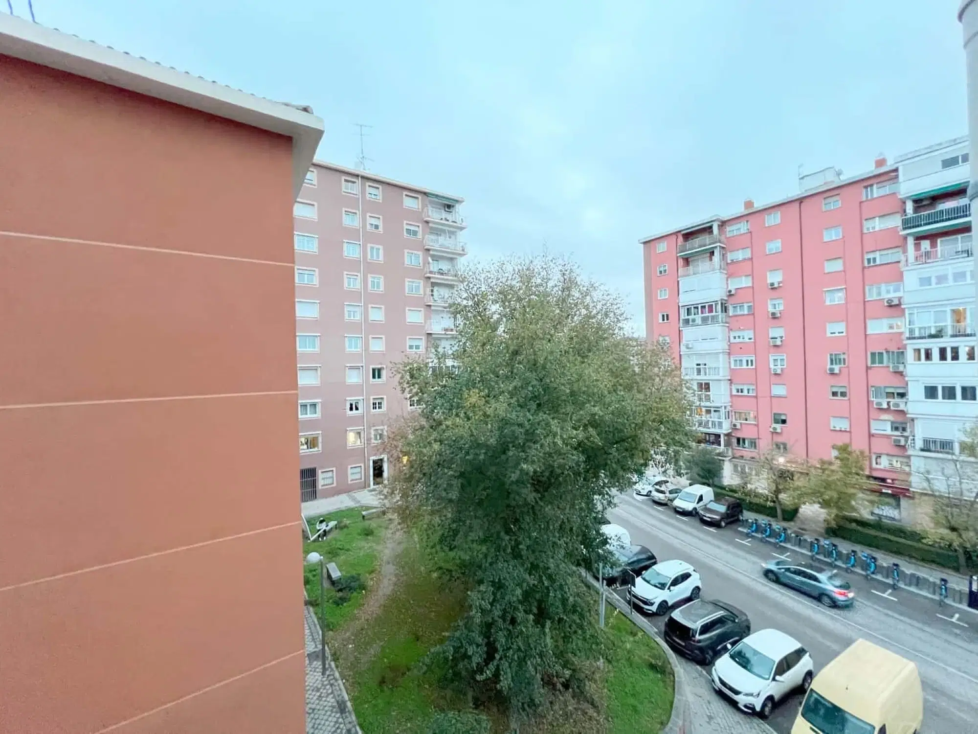 SPC 28017, Madrid – Exterior