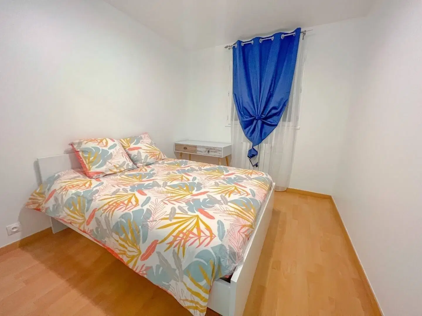 Room in a 14 Bedroom Apartment, Valenciennes Street, Gagny, France (93220) – Room 3