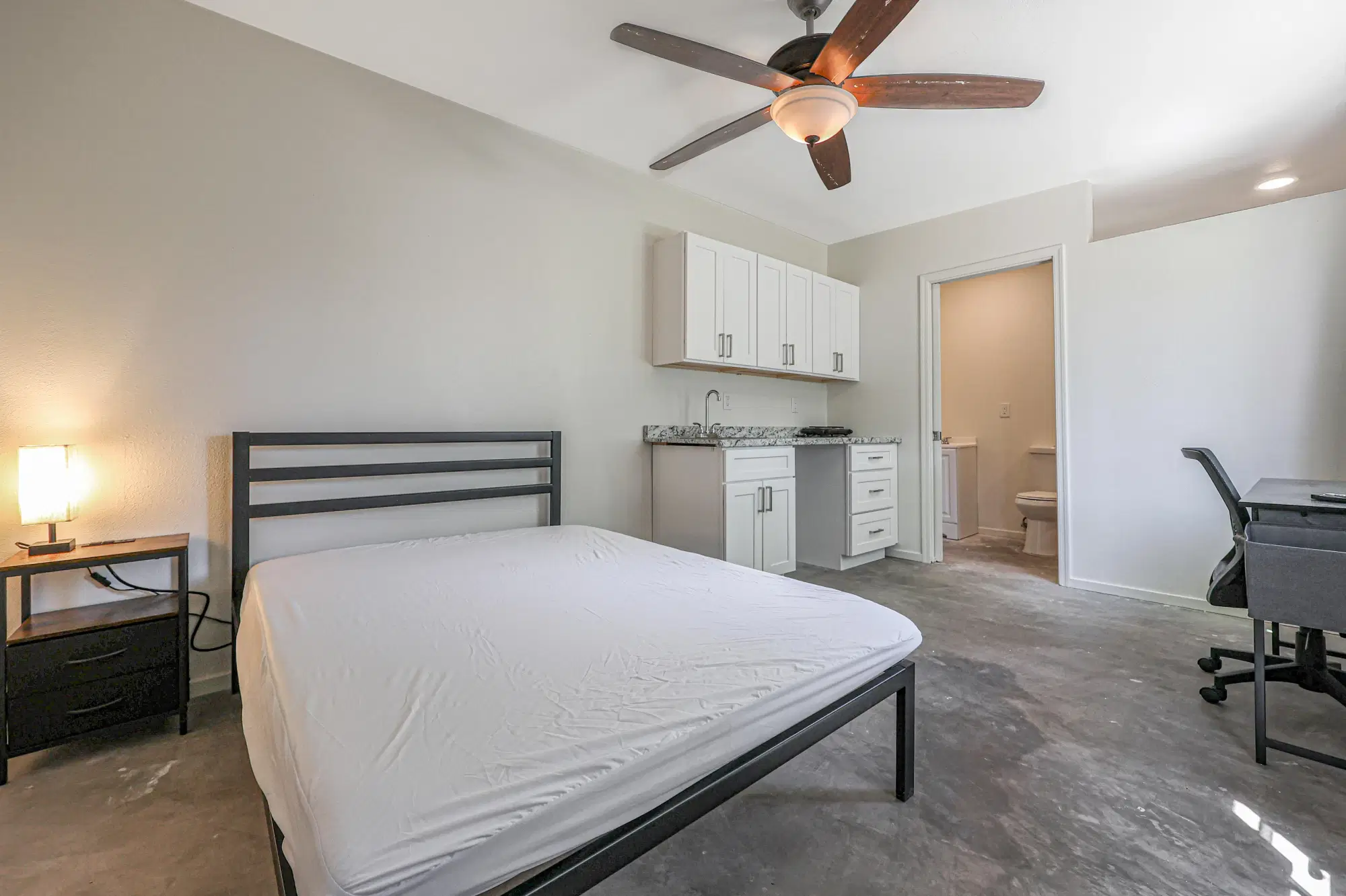 PDP 85043, Phoenix – #25988: Room in 5 Bed 3 Bath