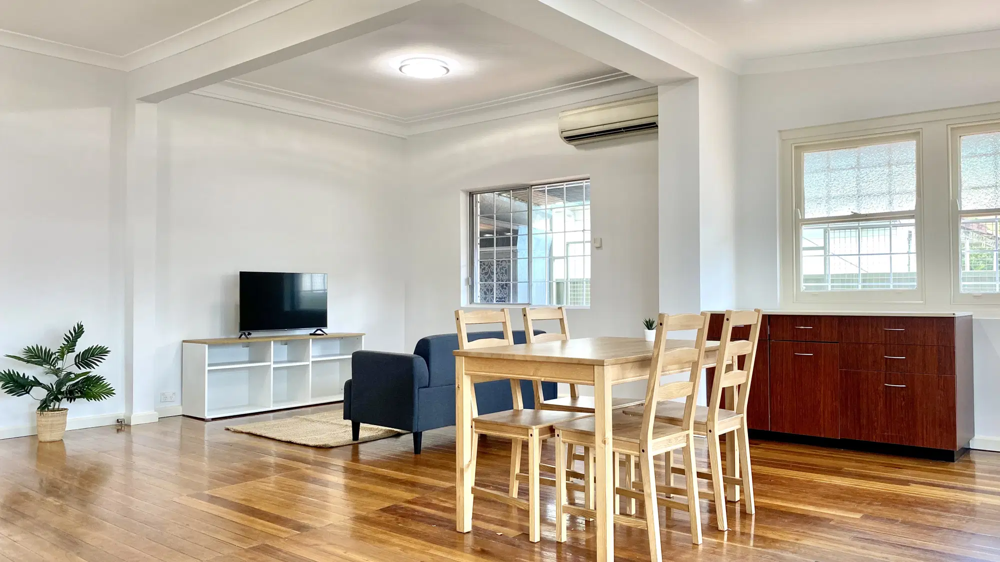 Room in a 5 Bedroom Apartment, Girraween St, Kingsgrove, Australia NSW 2208 – Amenities