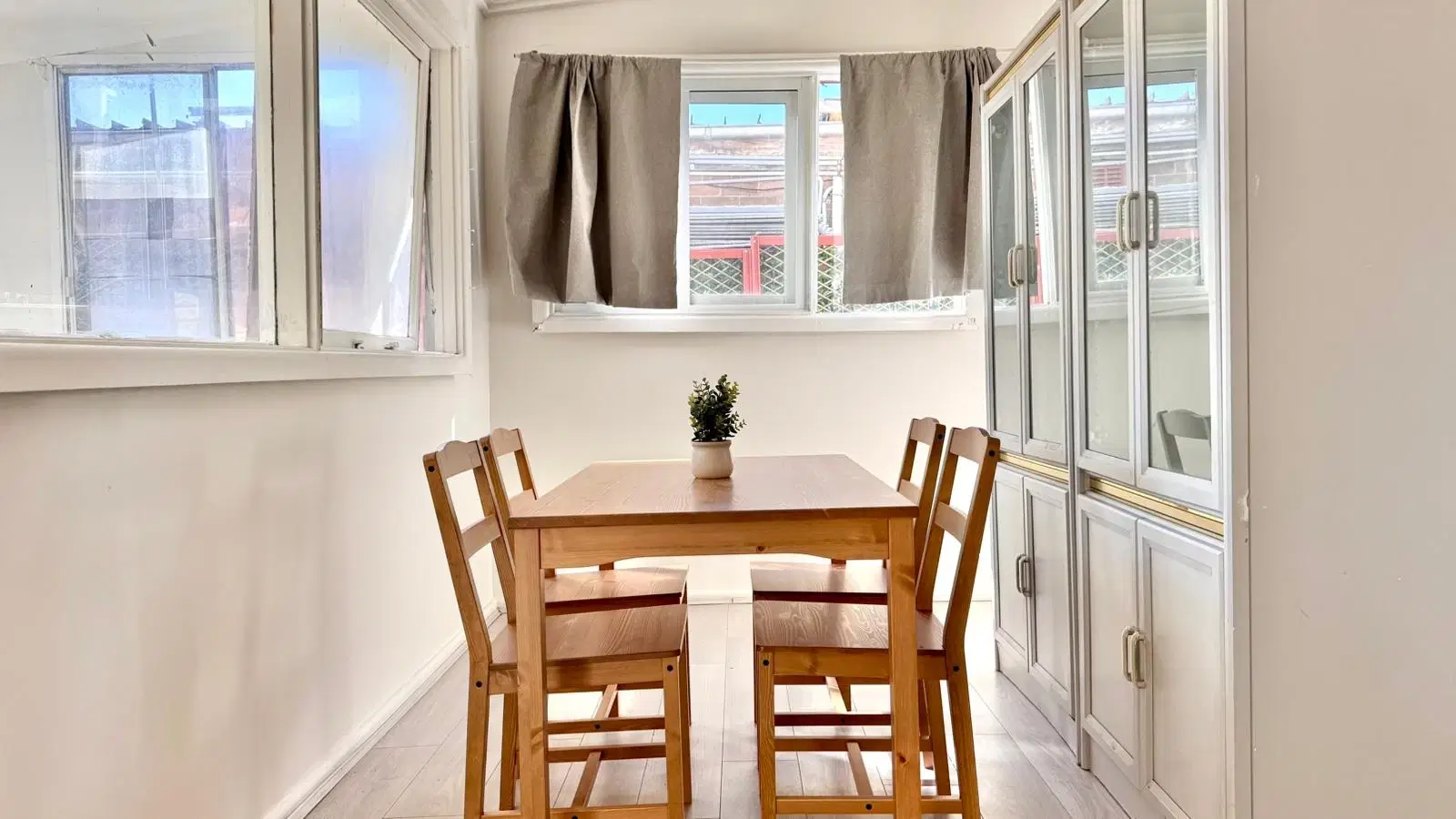 Room in a 4 Bedroom Apartment, Wollongong Rd, Arncliffe, Australia NSW 2205 – Amenities